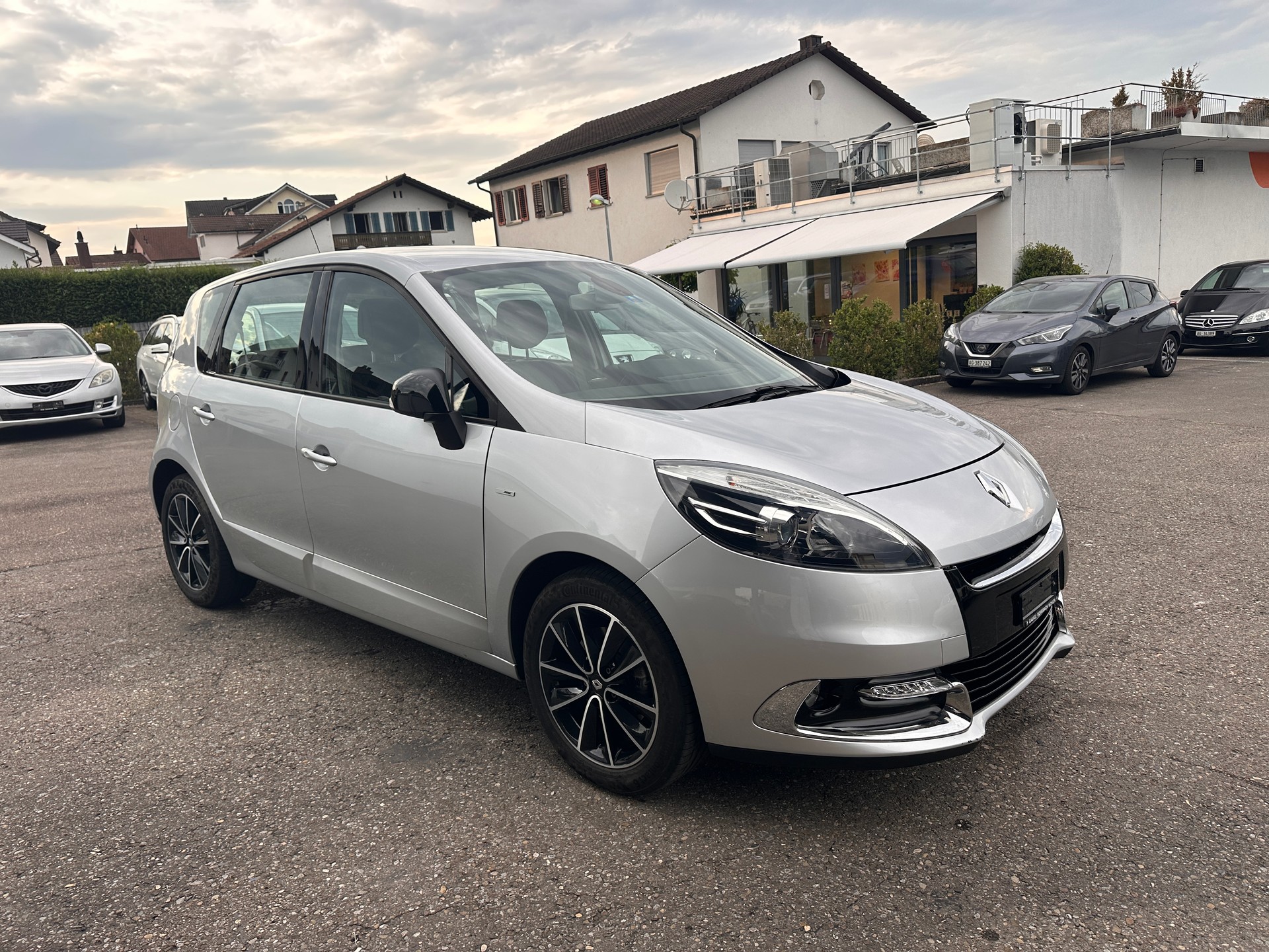 RENAULT Scénic 1.4 16V Turbo Bose-image-15