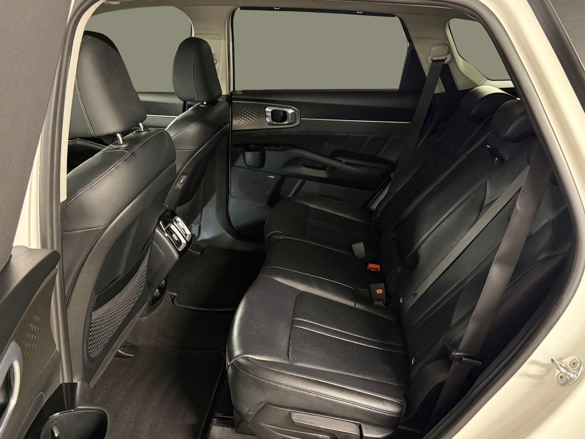 KIA Sorento 1.6 T-GDi Plug-in Hybrid Style 7P-image-12