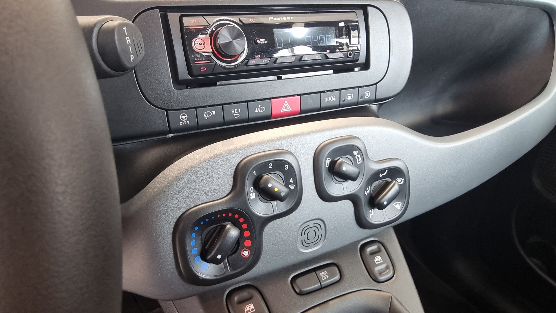 FIAT Panda 1.0 Hybrid Cross-image-8