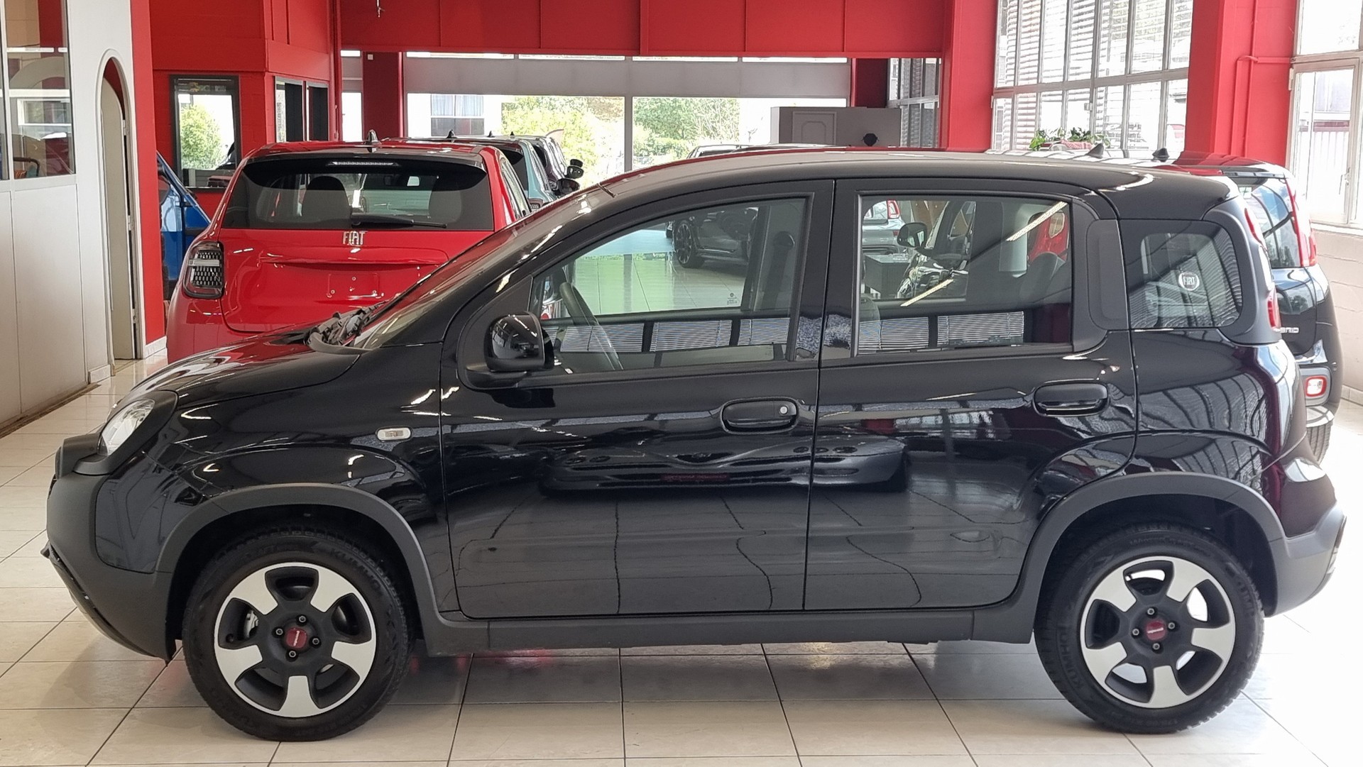 FIAT Panda 1.0 Hybrid Cross-showroom-element-2