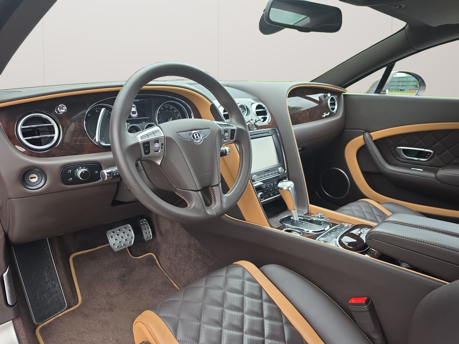 BENTLEY Continental GT Speed W12- Unikat " 66 Years Bentley Zurich"-showroom-element-2