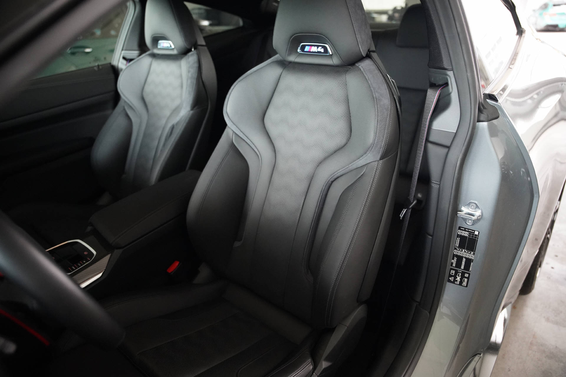 BMW M4 Coupé Competition M xDrive LCI-image-9
