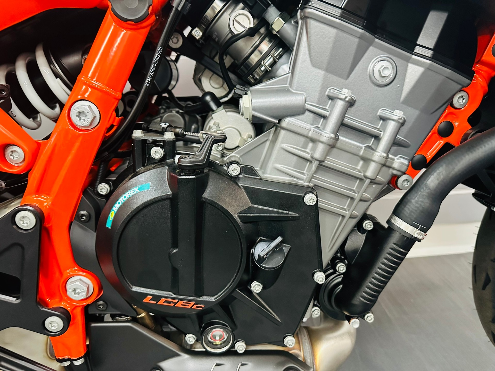 KTM 990 Duke R-image-2