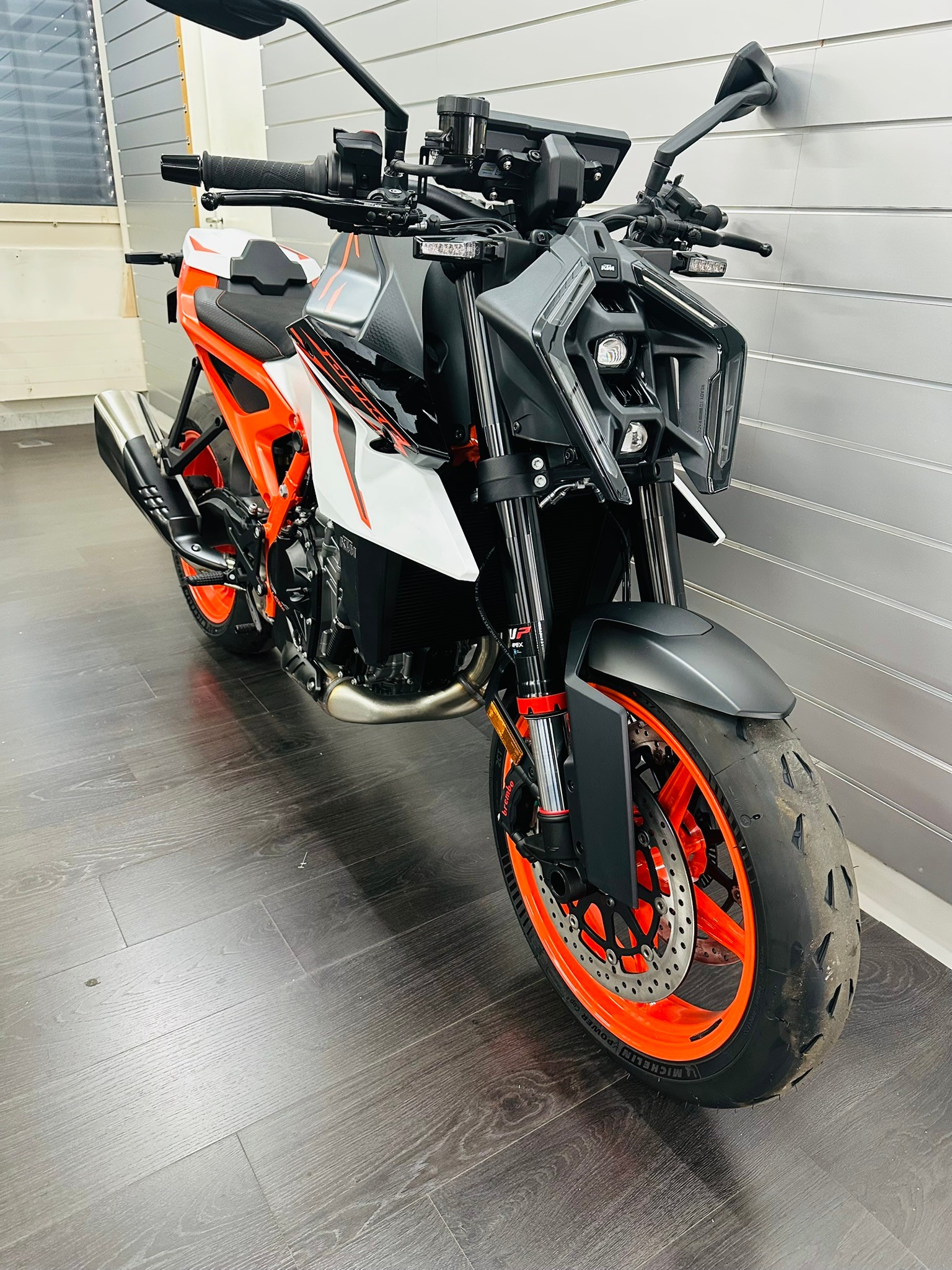 KTM 990 Duke R-image-4