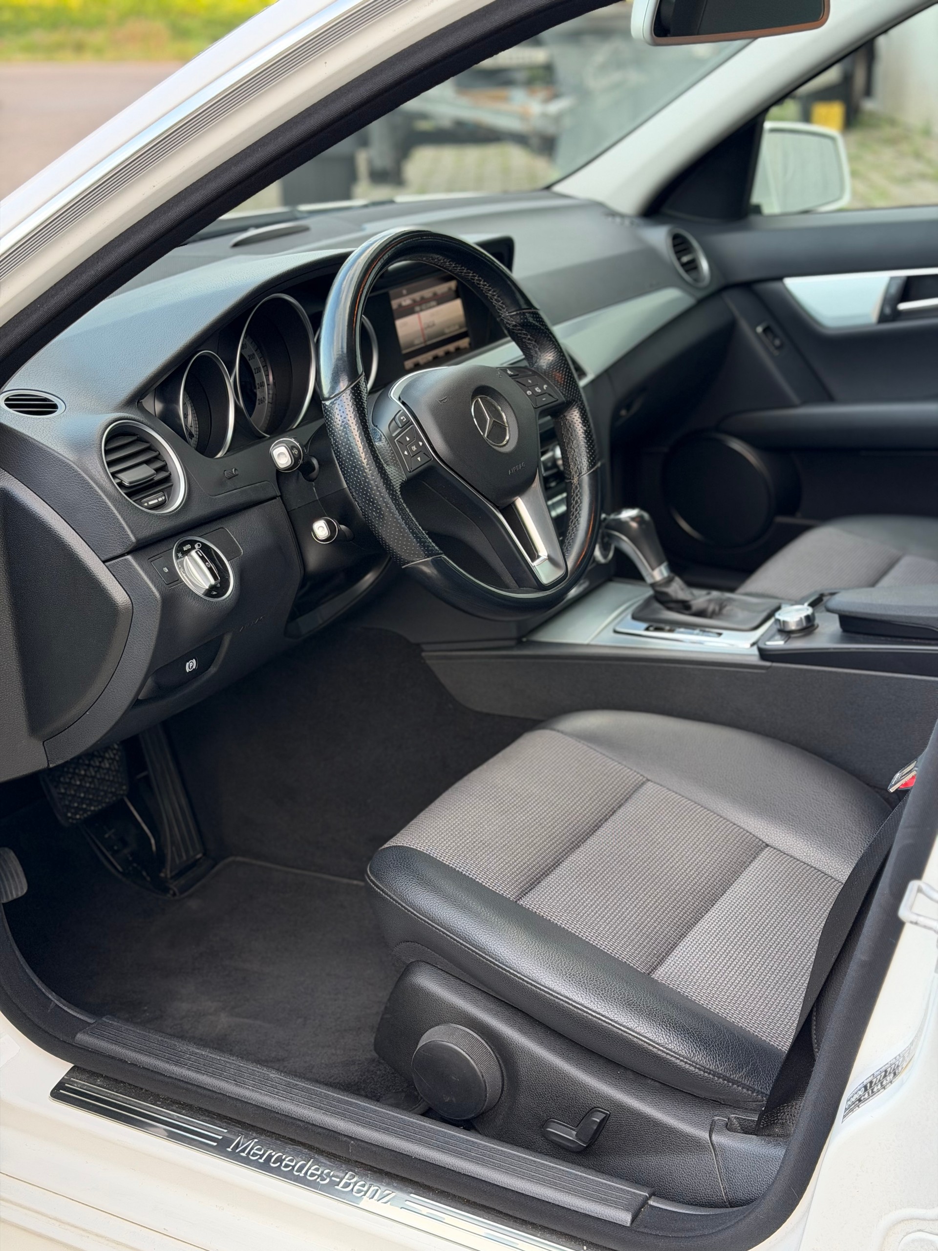 MERCEDES-BENZ C 250 CDI Avantgarde 4Matic 7G-Tronic-image-8