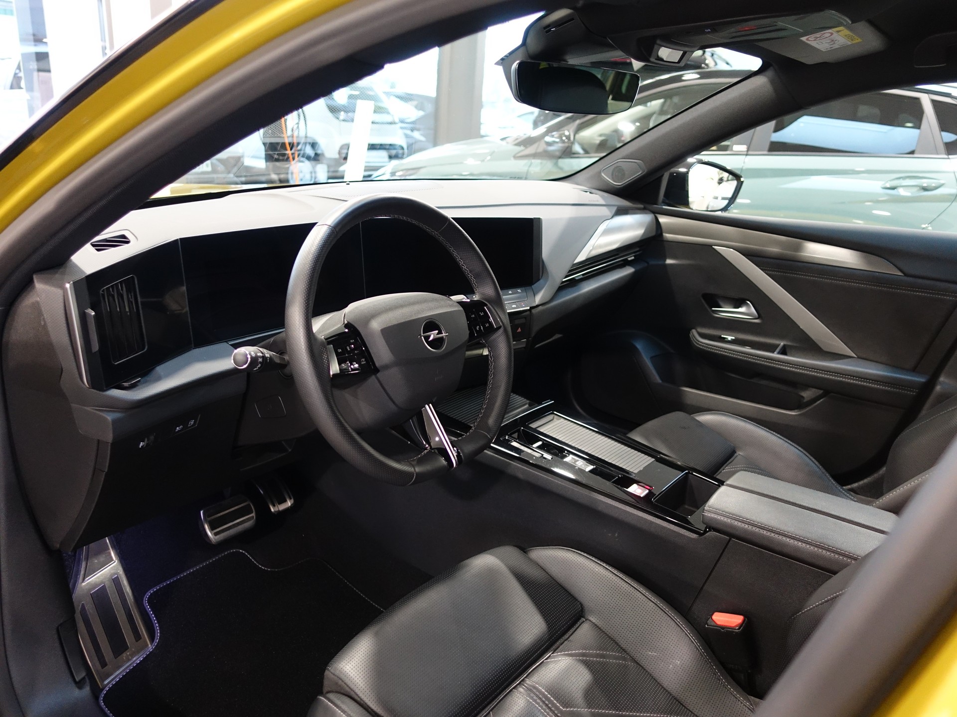 OPEL Astra 1.6 PHEV Swiss + Anhängerkupplung, Lederausstattung-image-9