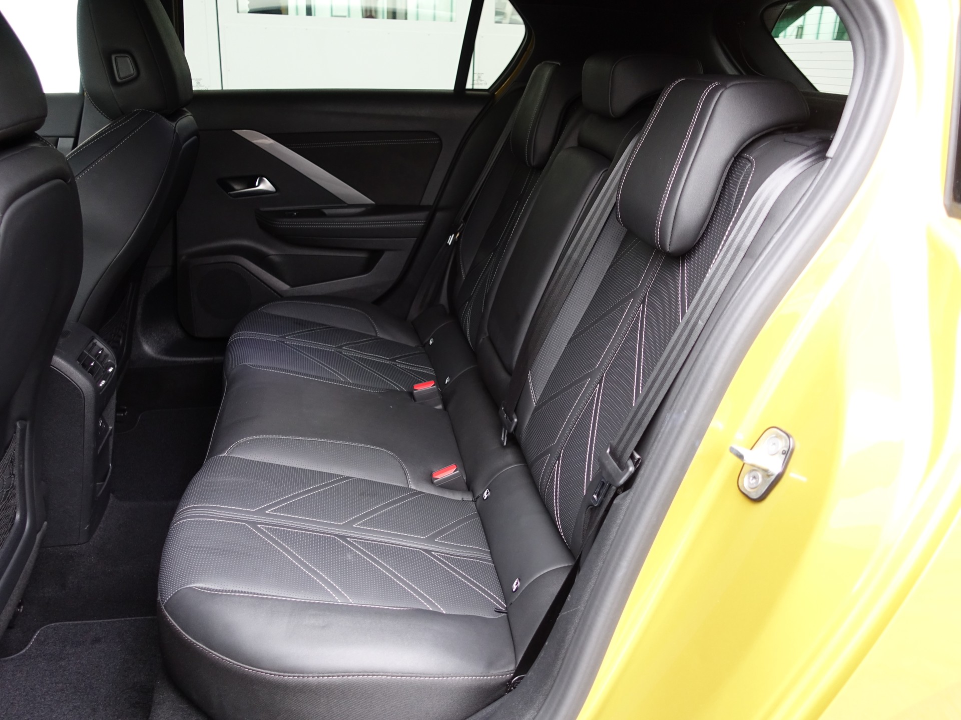 OPEL Astra 1.6 PHEV Swiss + Anhängerkupplung, Lederausstattung-image-27