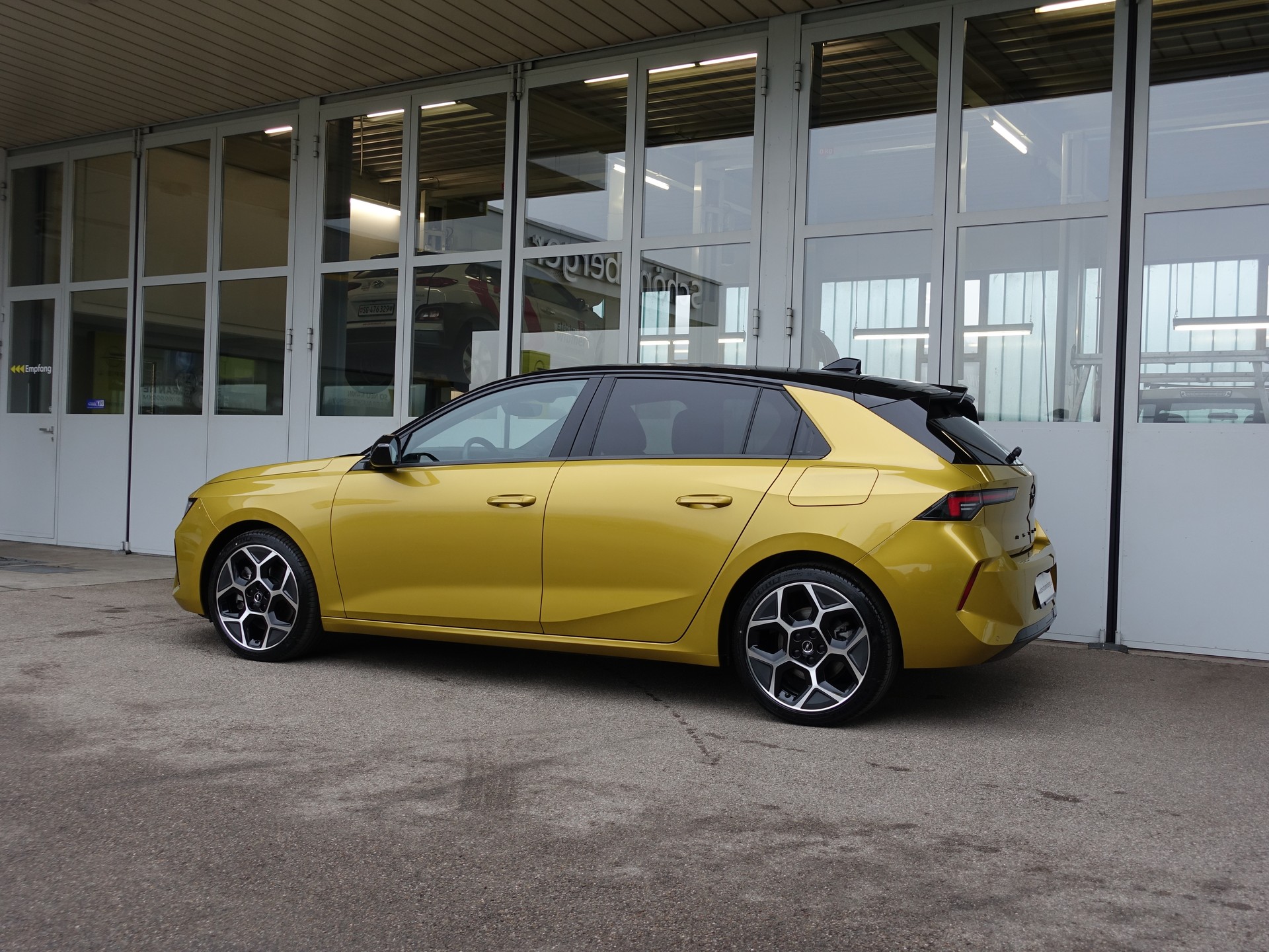 OPEL Astra 1.6 PHEV Swiss + Anhängerkupplung, Lederausstattung-image-20