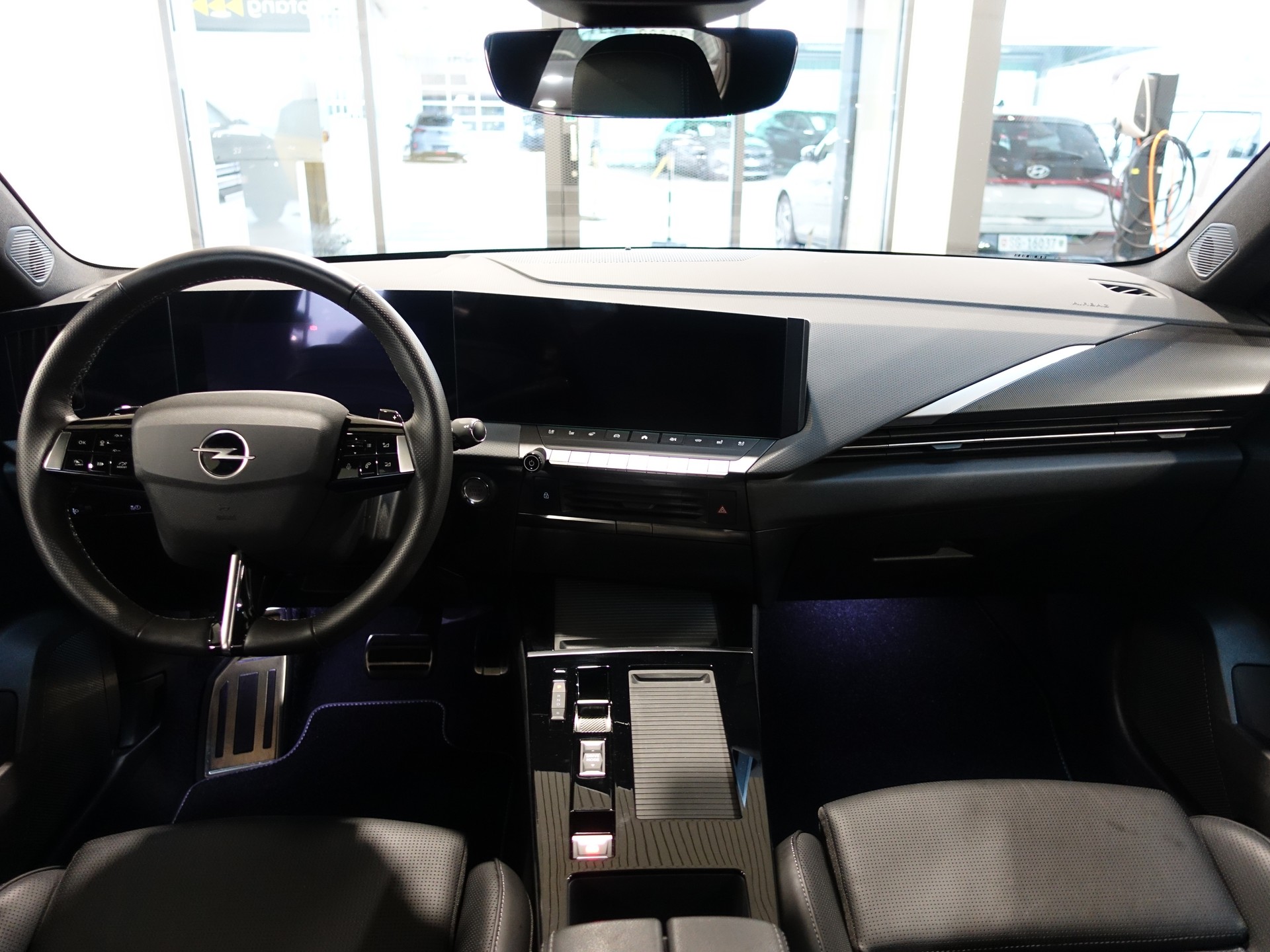 OPEL Astra 1.6 PHEV Swiss + Anhängerkupplung, Lederausstattung-image-11