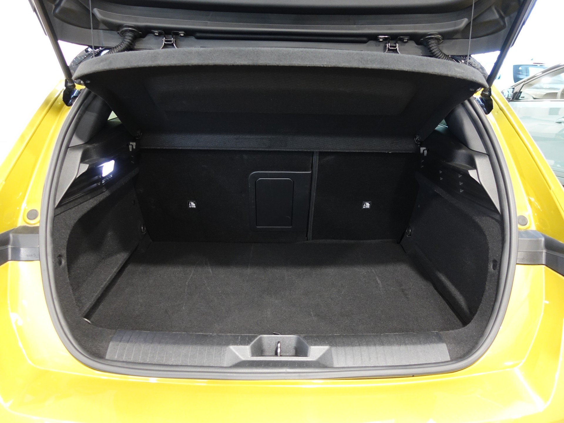 OPEL Astra 1.6 PHEV Swiss + Anhängerkupplung, Lederausstattung-image-12