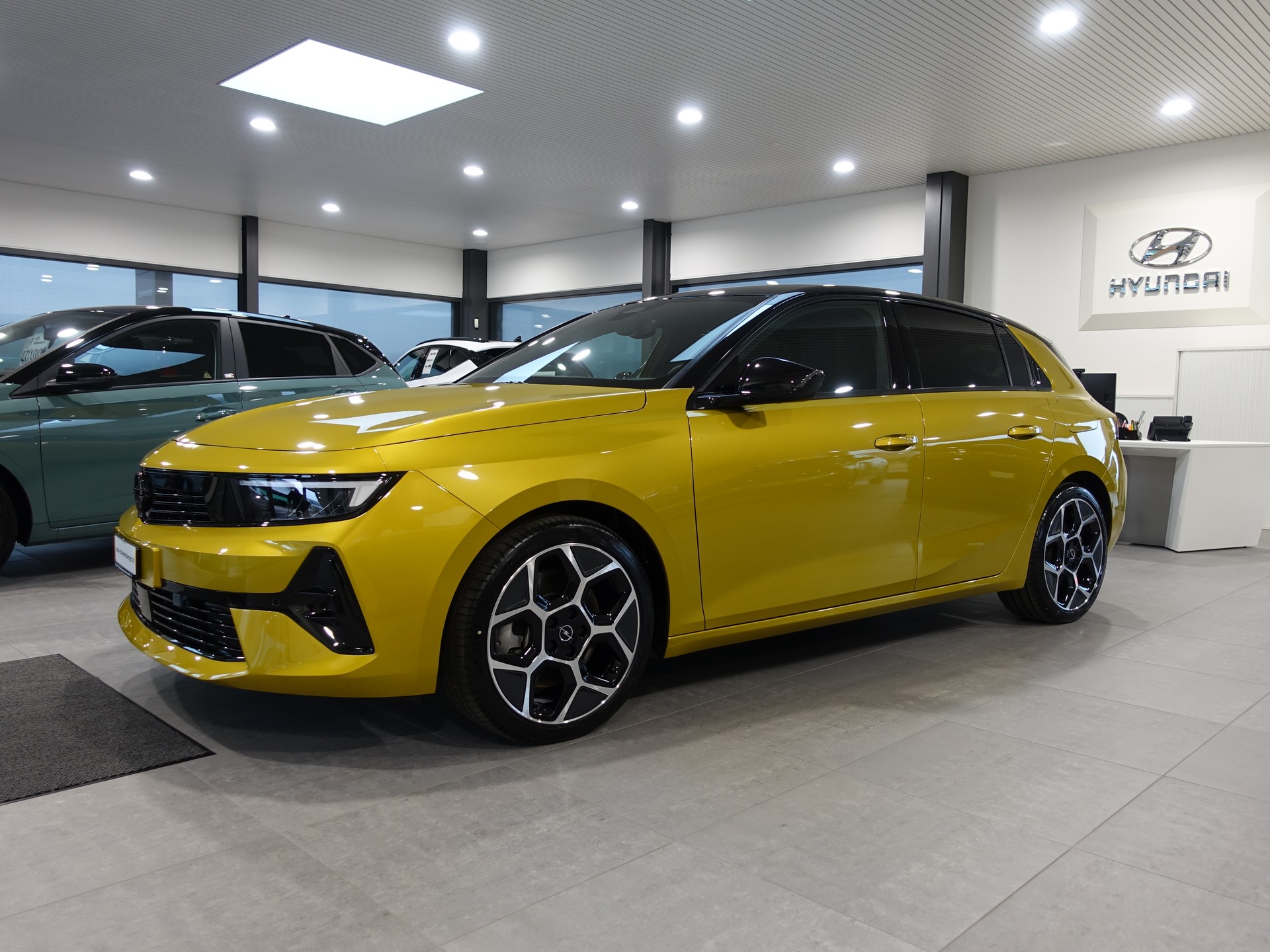 OPEL Astra 1.6 PHEV Swiss + Anhängerkupplung, Lederausstattung