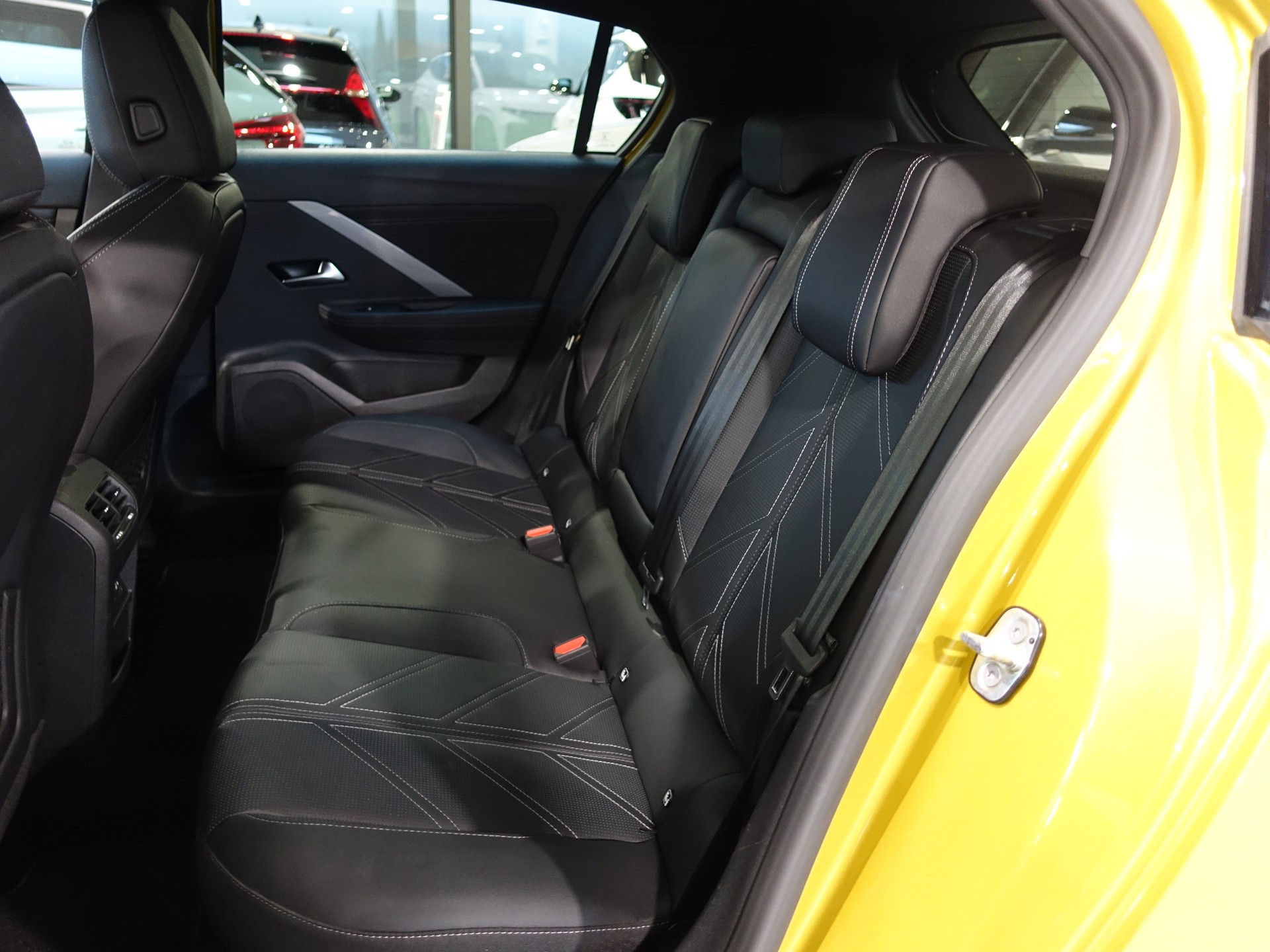 OPEL Astra 1.6 PHEV Swiss + Anhängerkupplung, Lederausstattung-image-10