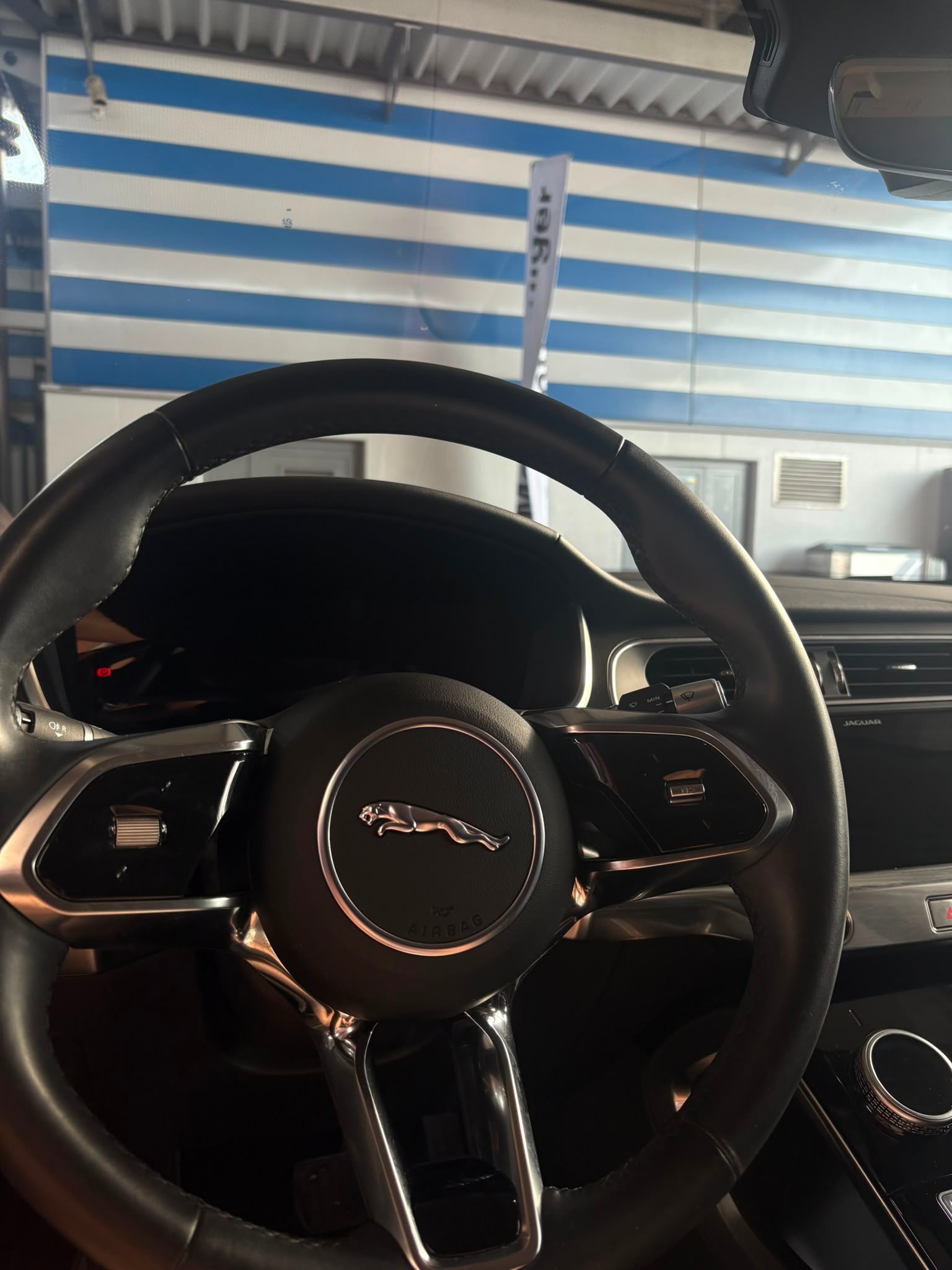 JAGUAR EV400 SE AWD-image-2