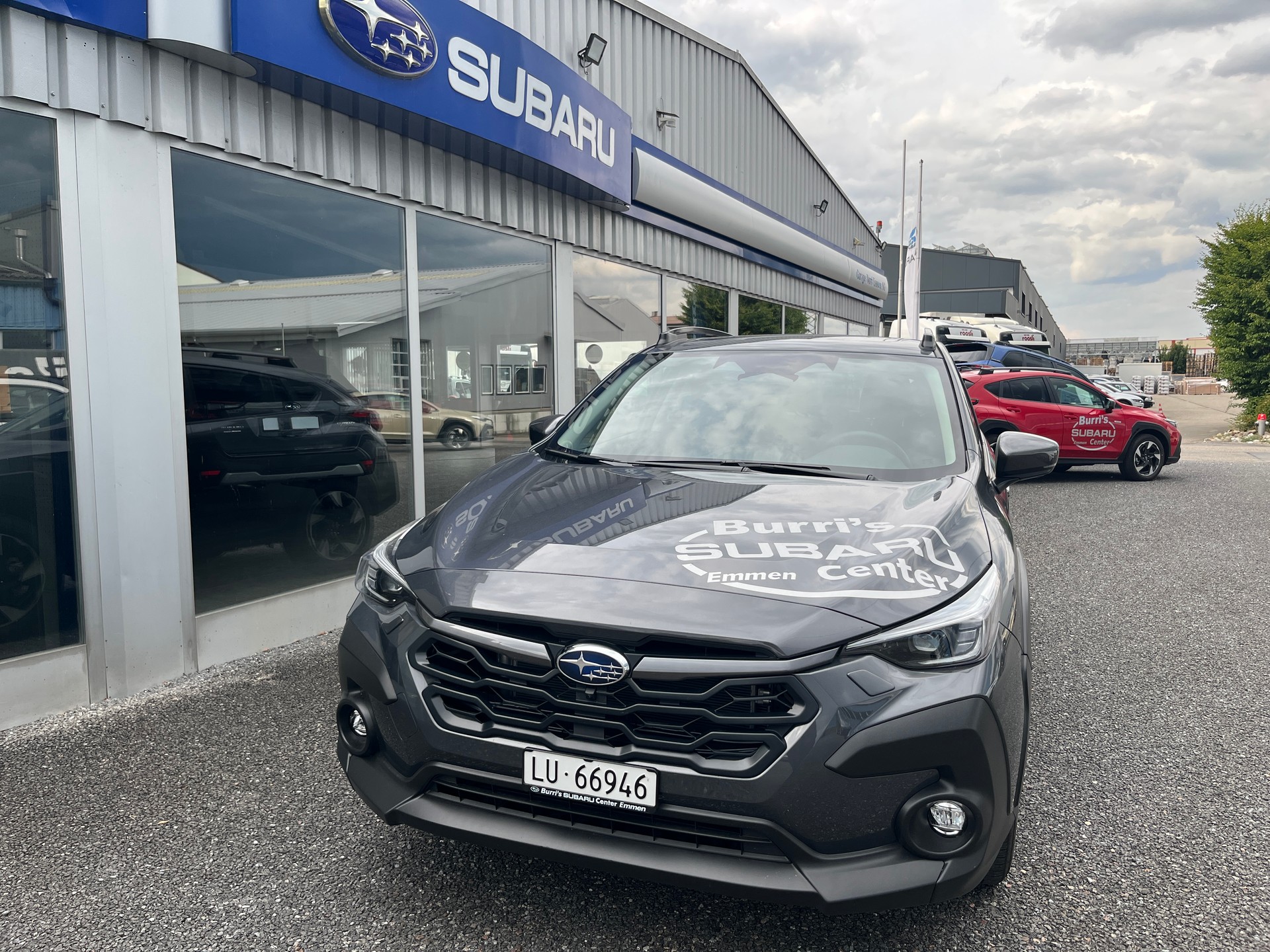 SUBARU Crosstrek 2.0i e-Boxer Luxury-showroom-element-2