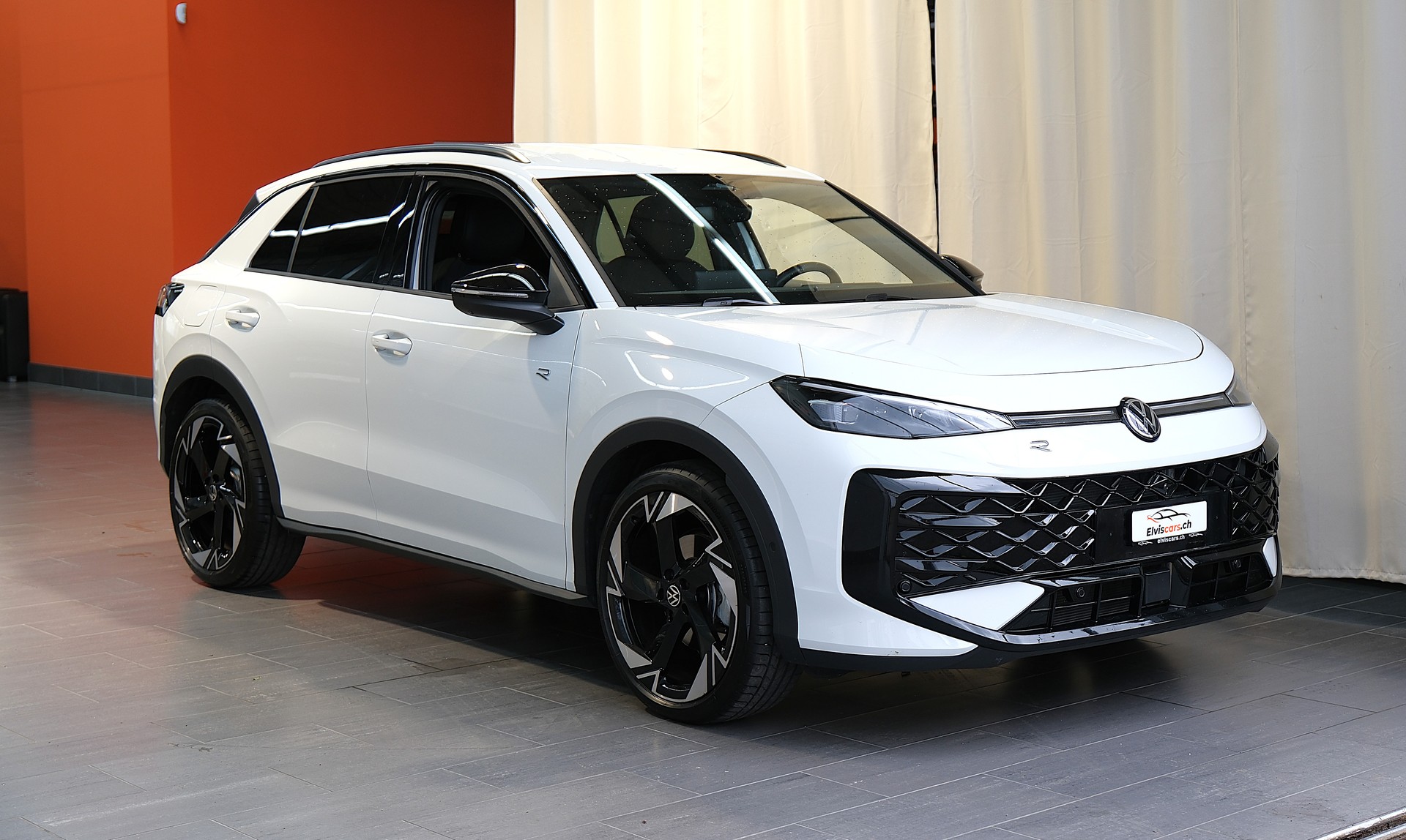 VW T-Roc 1.5 eTSI mHEV R-Line DSG "Black Style "-showroom-element-1