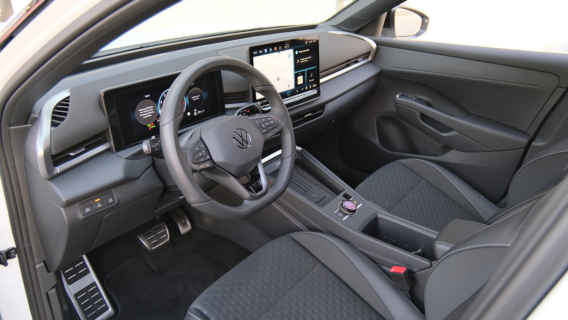VW T-Roc 1.5 eTSI mHEV R-Line DSG "Black Style "-showroom-element-2