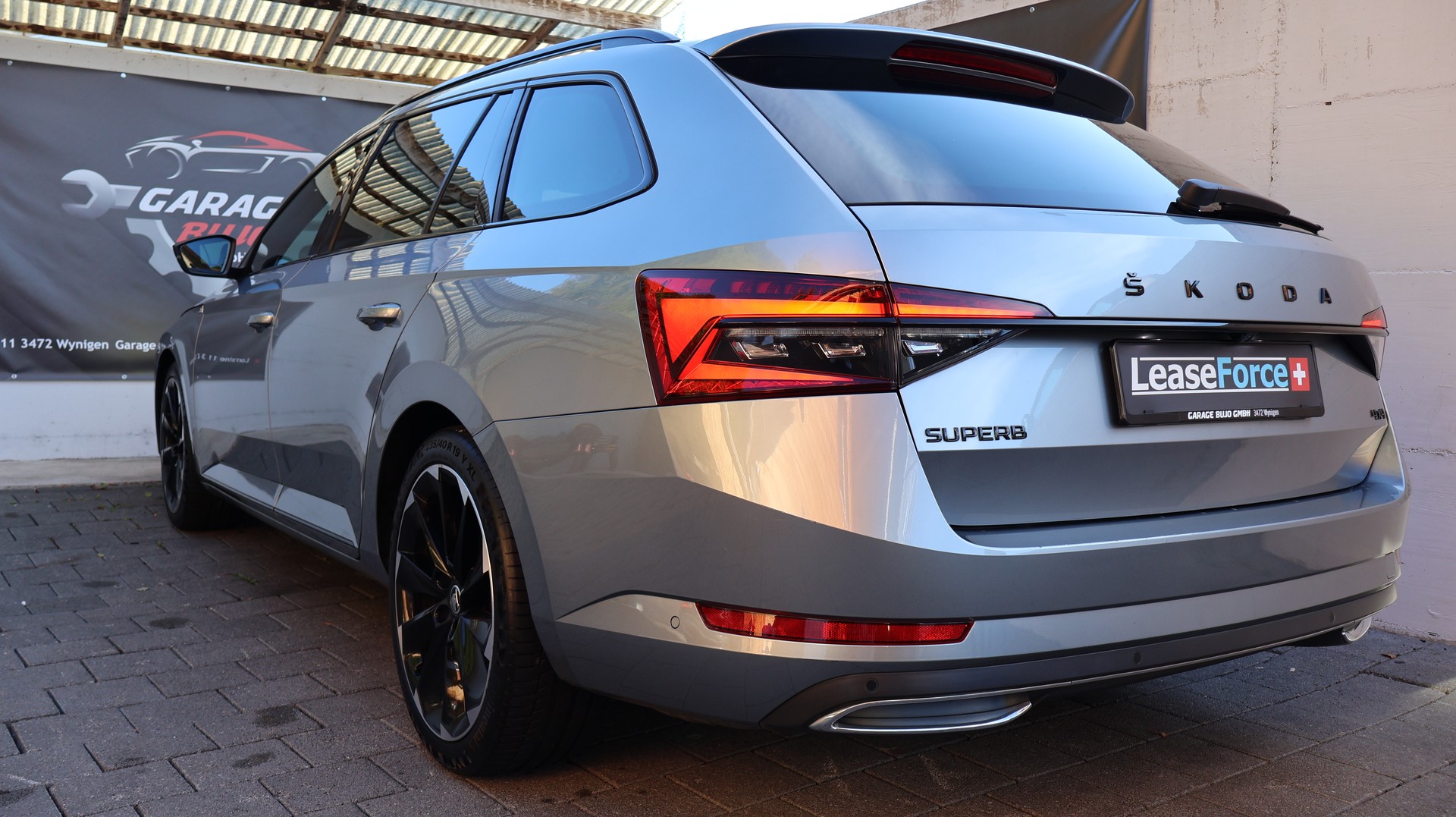 SKODA Superb Combi 2.0 TDi SportLine 4x4 DSG-image-7