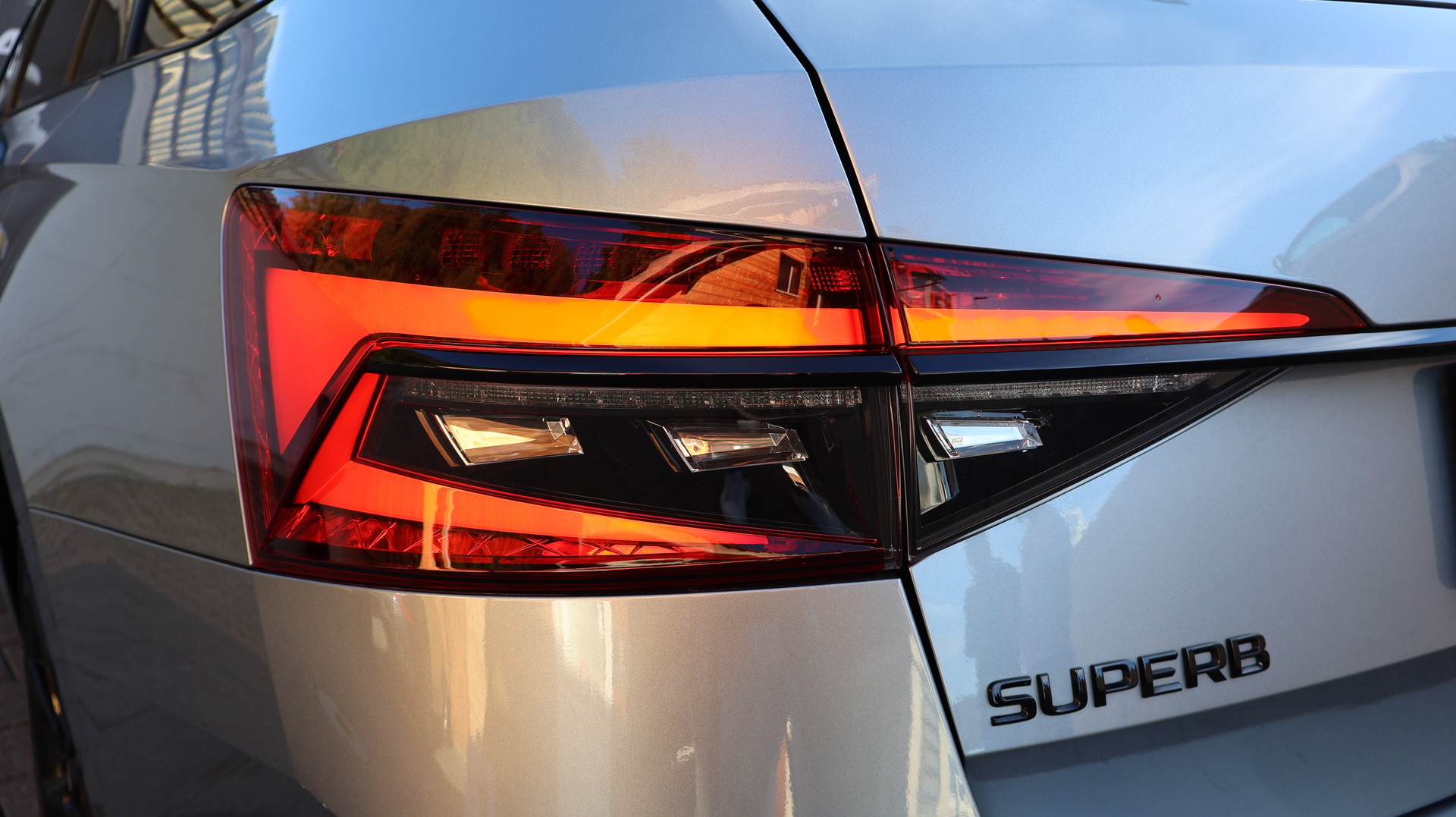 SKODA Superb Combi 2.0 TDi SportLine 4x4 DSG-image-6