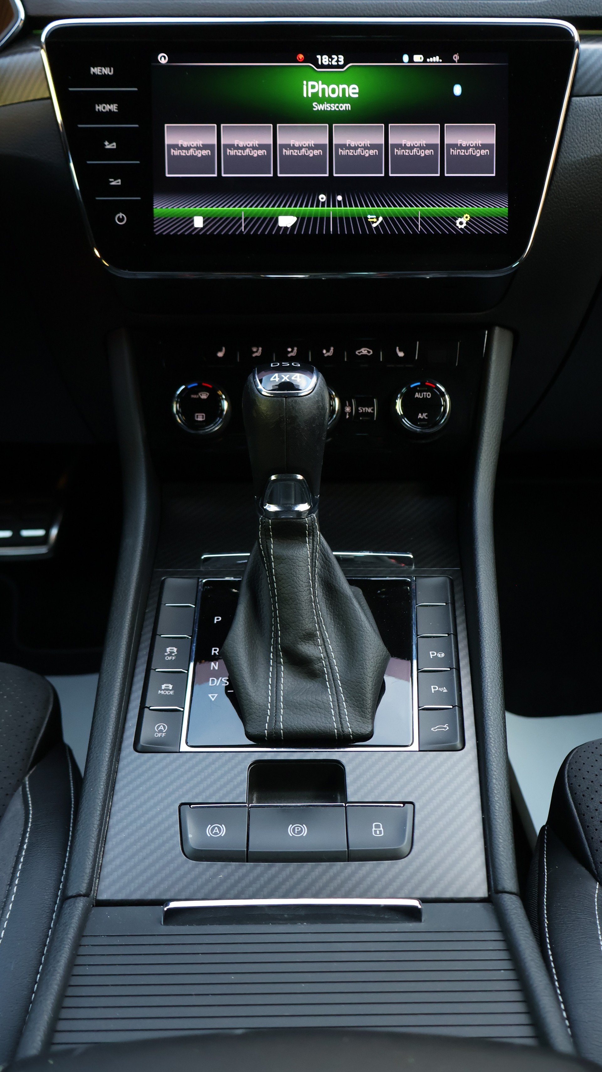 SKODA Superb Combi 2.0 TDi SportLine 4x4 DSG-image-17