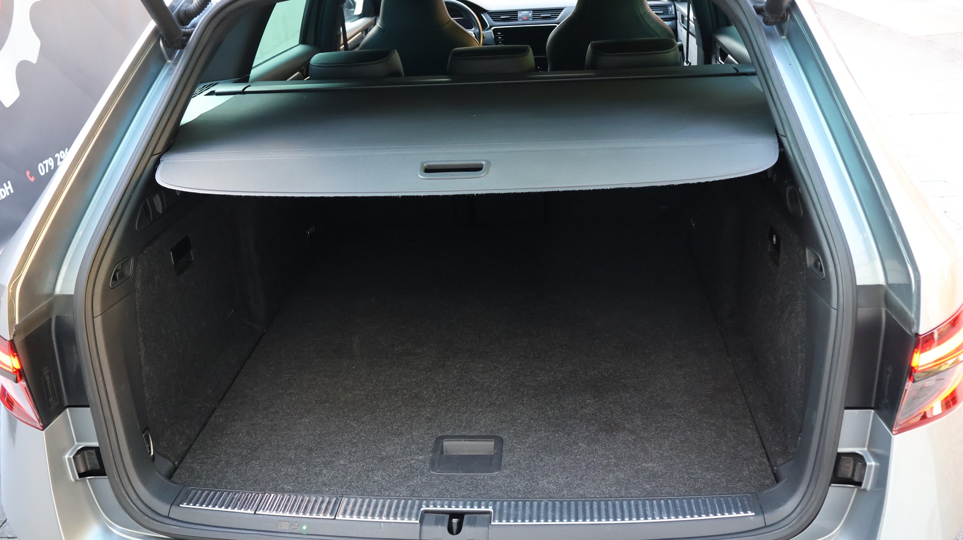 SKODA Superb Combi 2.0 TDi SportLine 4x4 DSG-image-25