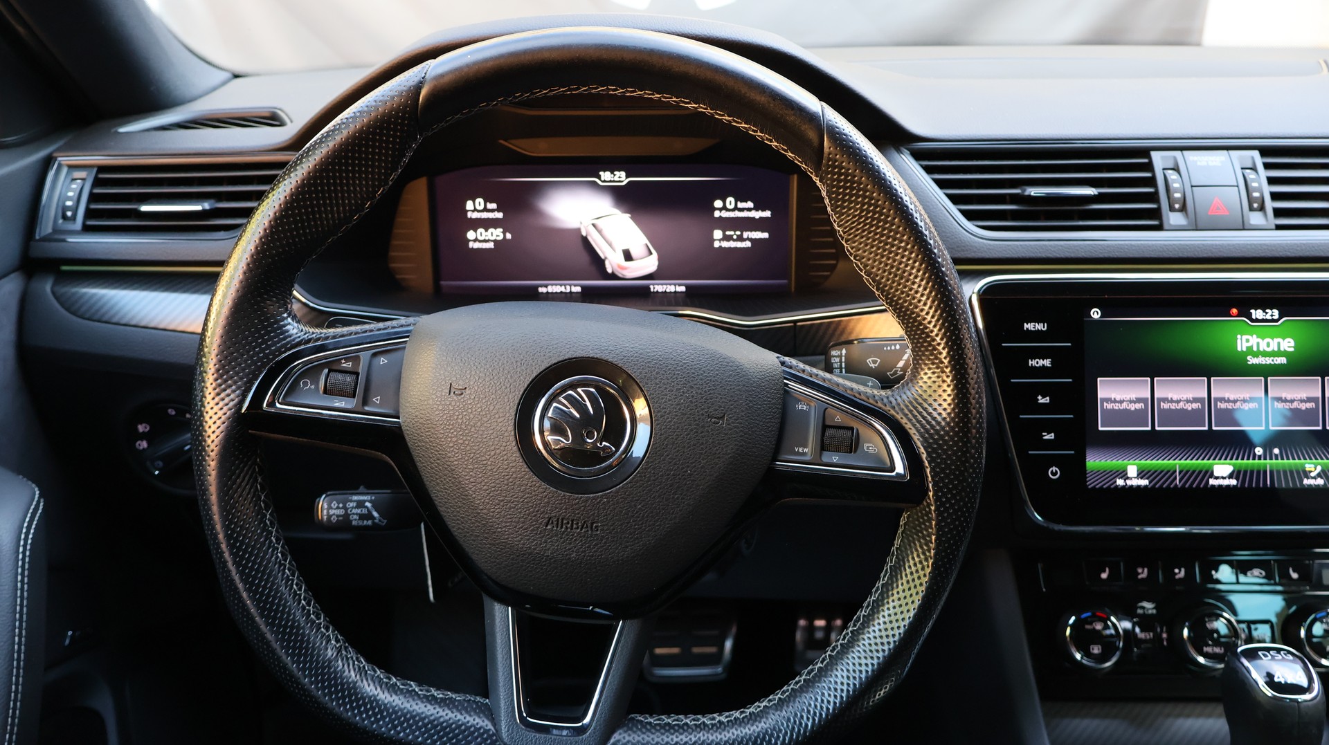 SKODA Superb Combi 2.0 TDi SportLine 4x4 DSG-image-16