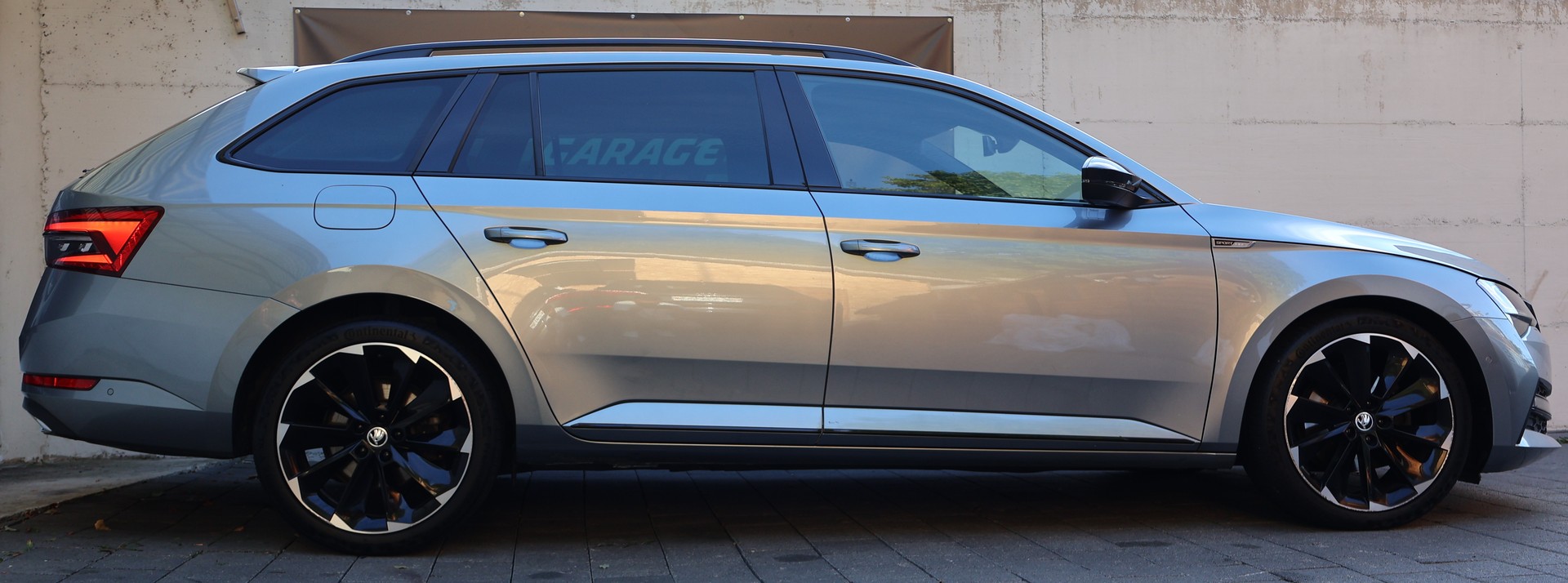 SKODA Superb Combi 2.0 TDi SportLine 4x4 DSG-image-4