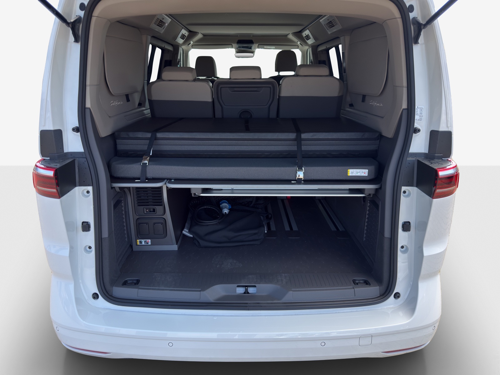 VW California 2.0 TDI Beach Tour-image-12