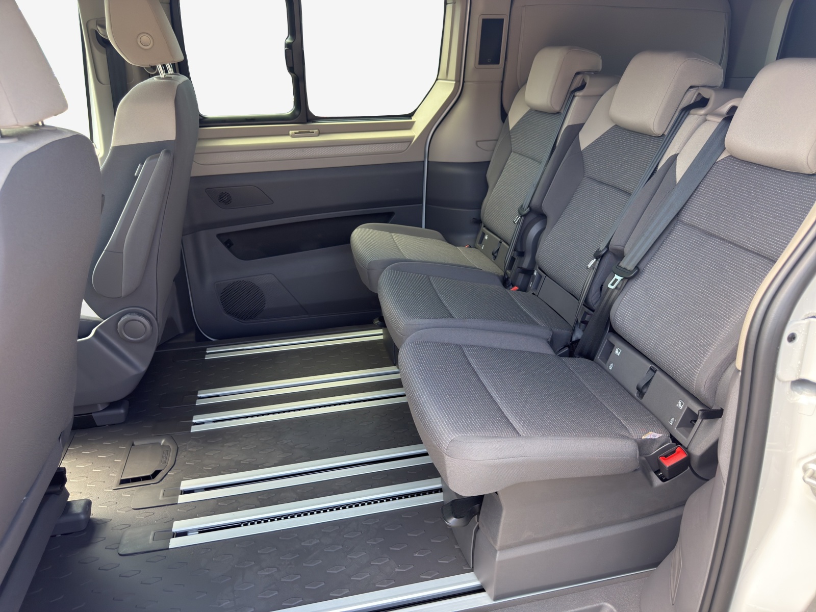 VW California 2.0 TDI Beach Tour-image-11