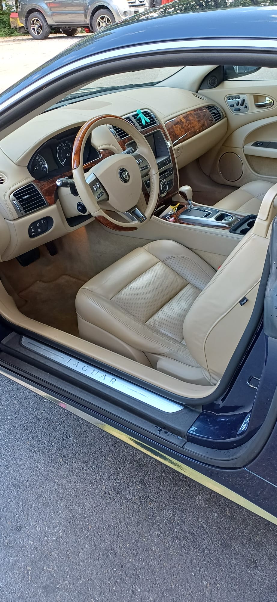 JAGUAR 4.2 V8-image-3