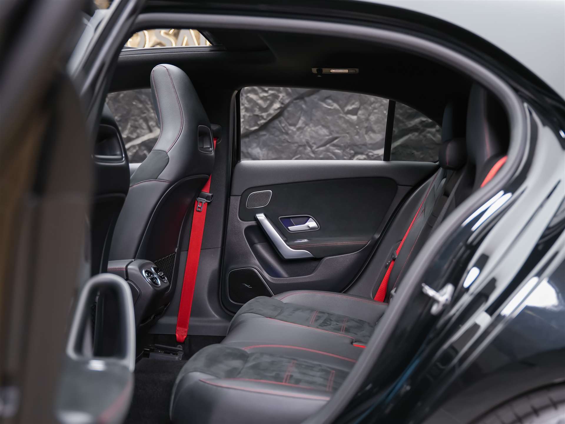 MERCEDES-BENZ A 35 AMG 4Matic Speedshift *CH -Fahrzeug*Panorama*Burmester*El. Sitze mit Memory*-image-12