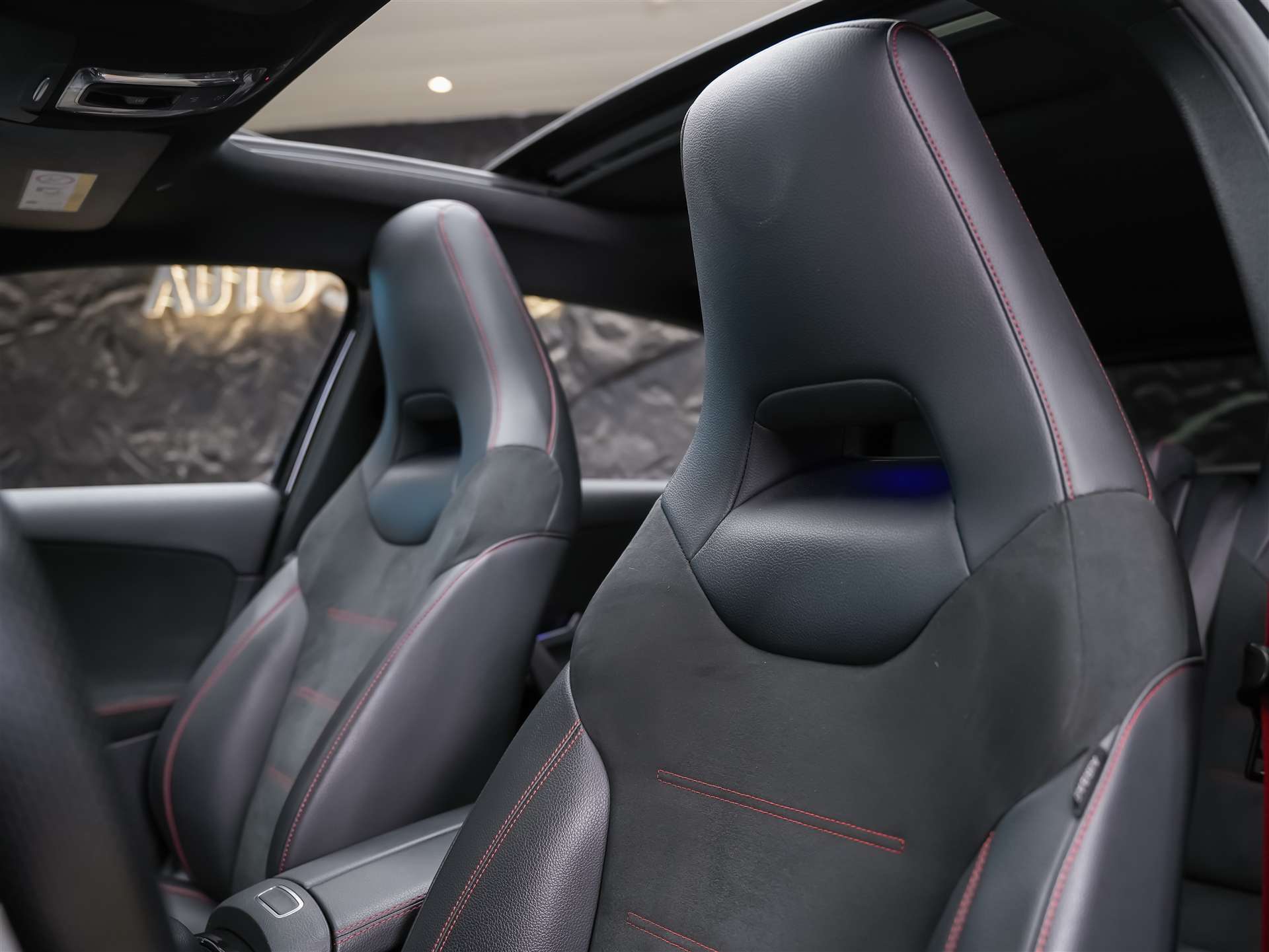 MERCEDES-BENZ A 35 AMG 4Matic Speedshift *CH -Fahrzeug*Panorama*Burmester*El. Sitze mit Memory*-image-9
