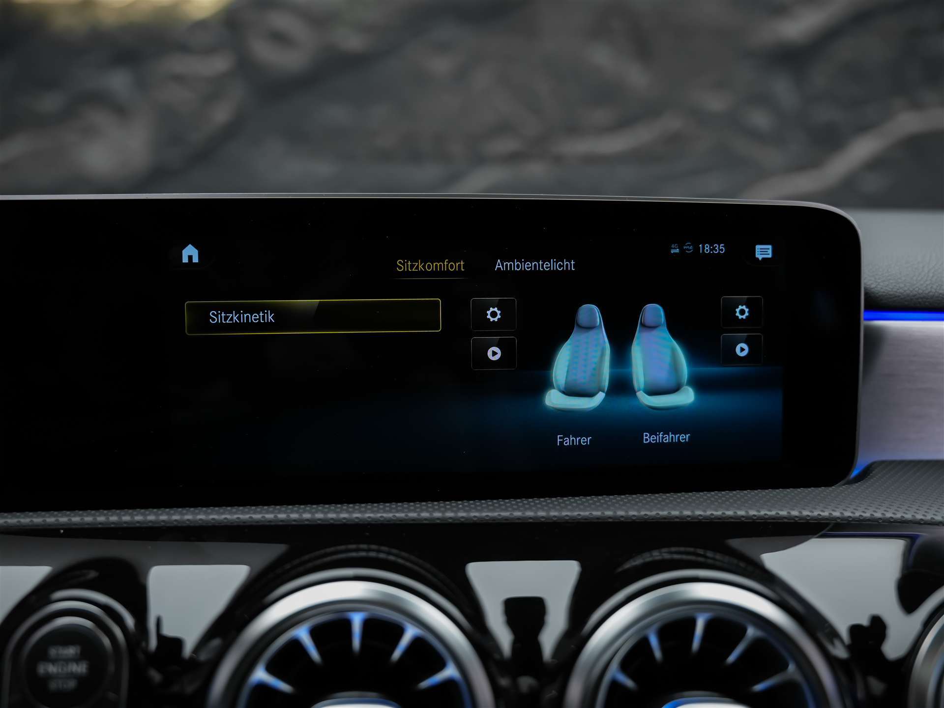 MERCEDES-BENZ A 35 AMG 4Matic Speedshift *CH -Fahrzeug*Panorama*Burmester*El. Sitze mit Memory*-image-30
