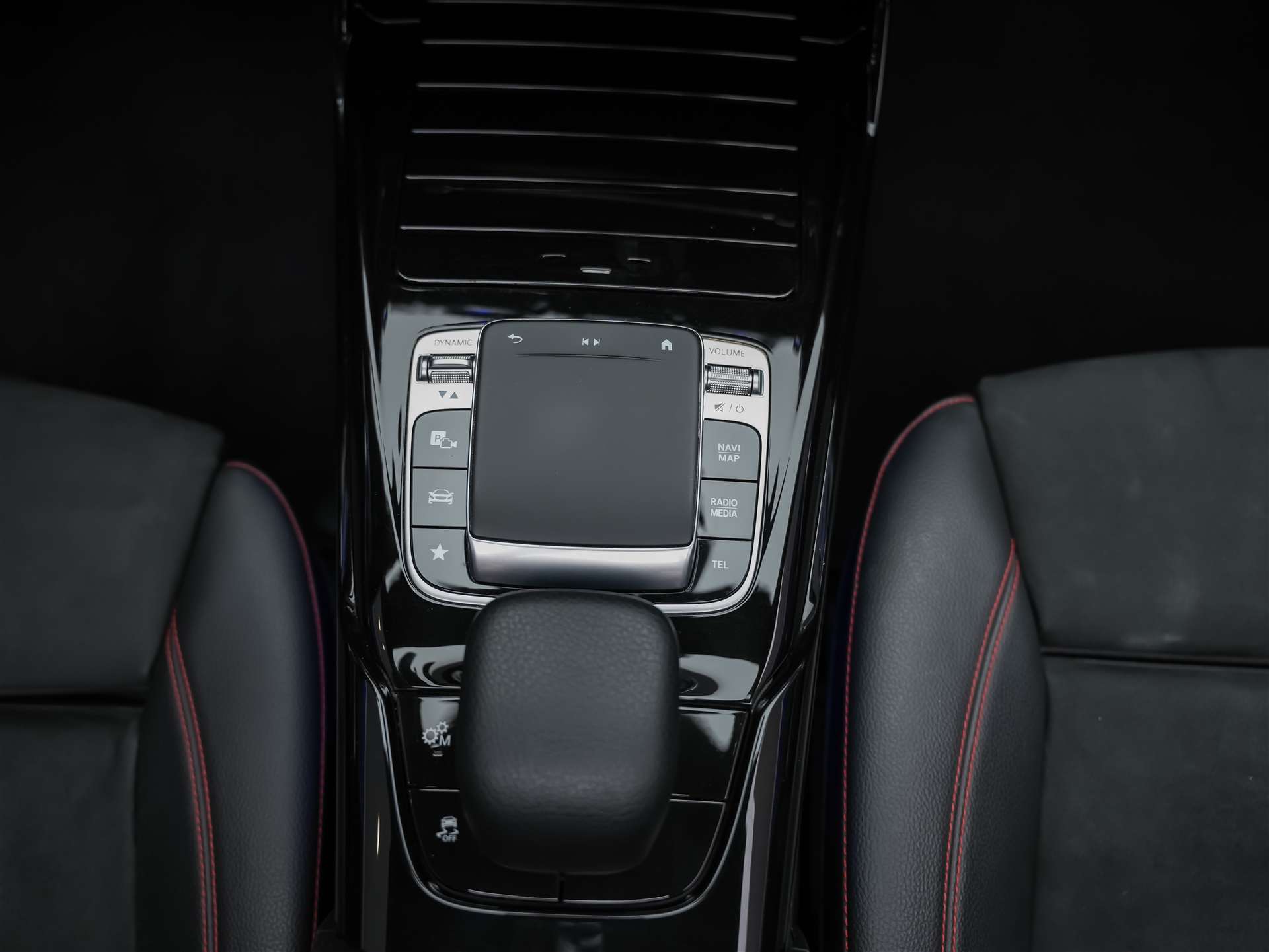MERCEDES-BENZ A 35 AMG 4Matic Speedshift *CH -Fahrzeug*Panorama*Burmester*El. Sitze mit Memory*-image-22