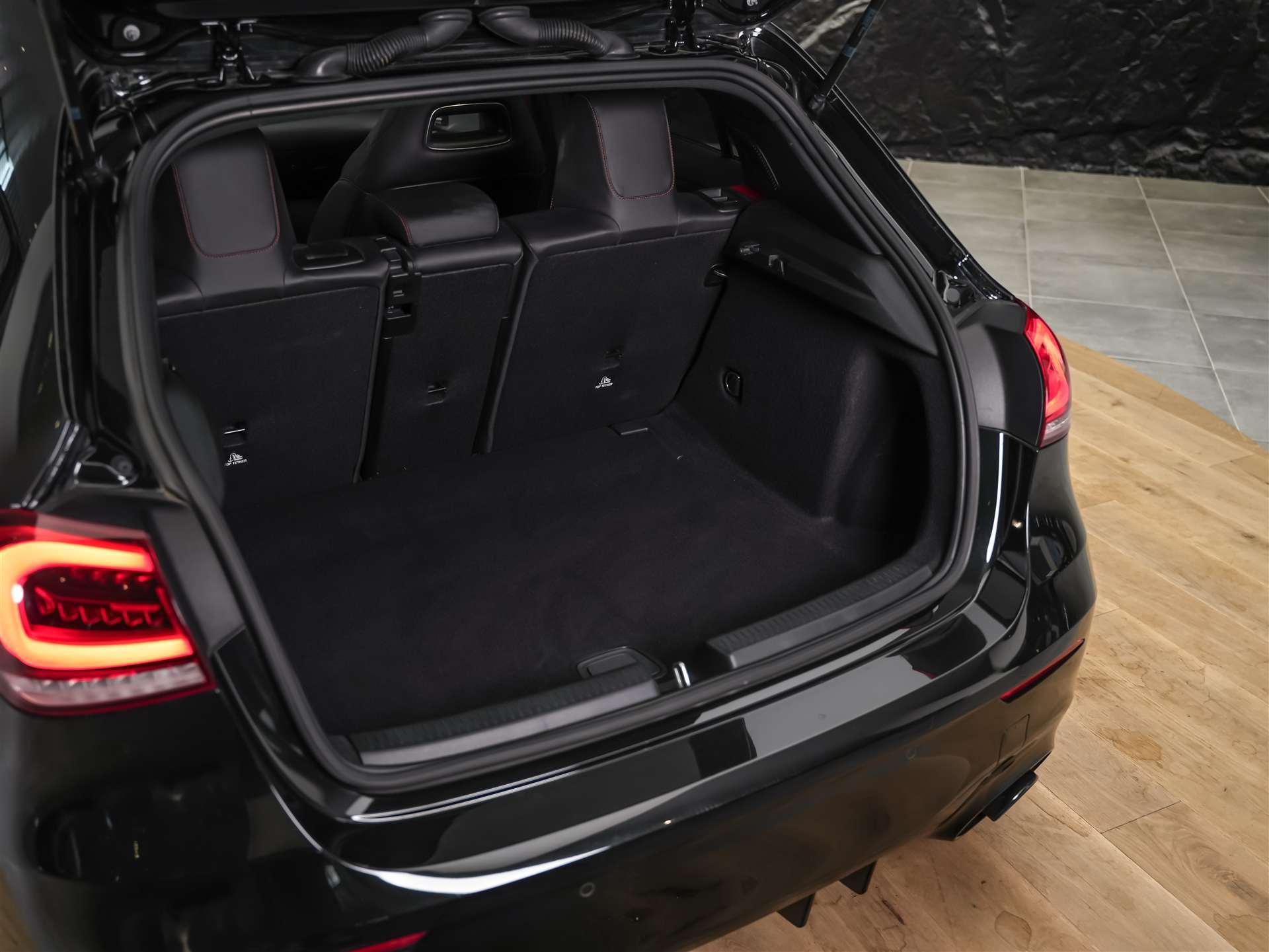 MERCEDES-BENZ A 35 AMG 4Matic Speedshift *CH -Fahrzeug*Panorama*Burmester*El. Sitze mit Memory*-image-39