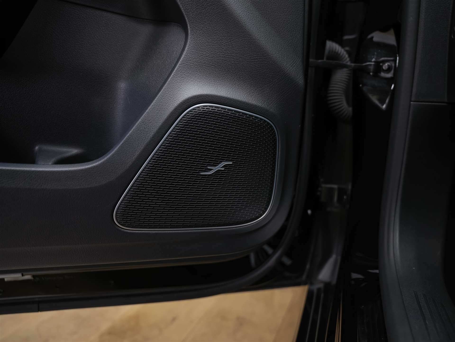 MERCEDES-BENZ A 35 AMG 4Matic Speedshift *CH -Fahrzeug*Panorama*Burmester*El. Sitze mit Memory*-image-25