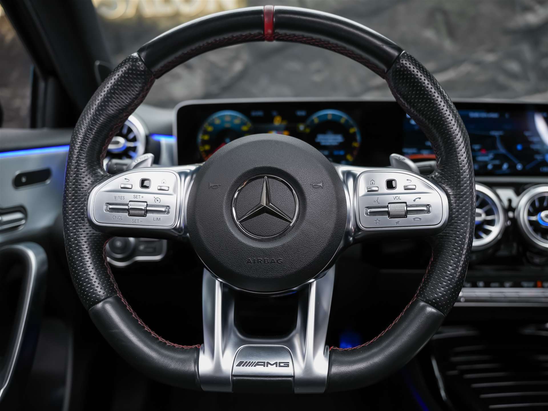 MERCEDES-BENZ A 35 AMG 4Matic Speedshift *CH -Fahrzeug*Panorama*Burmester*El. Sitze mit Memory*-image-26