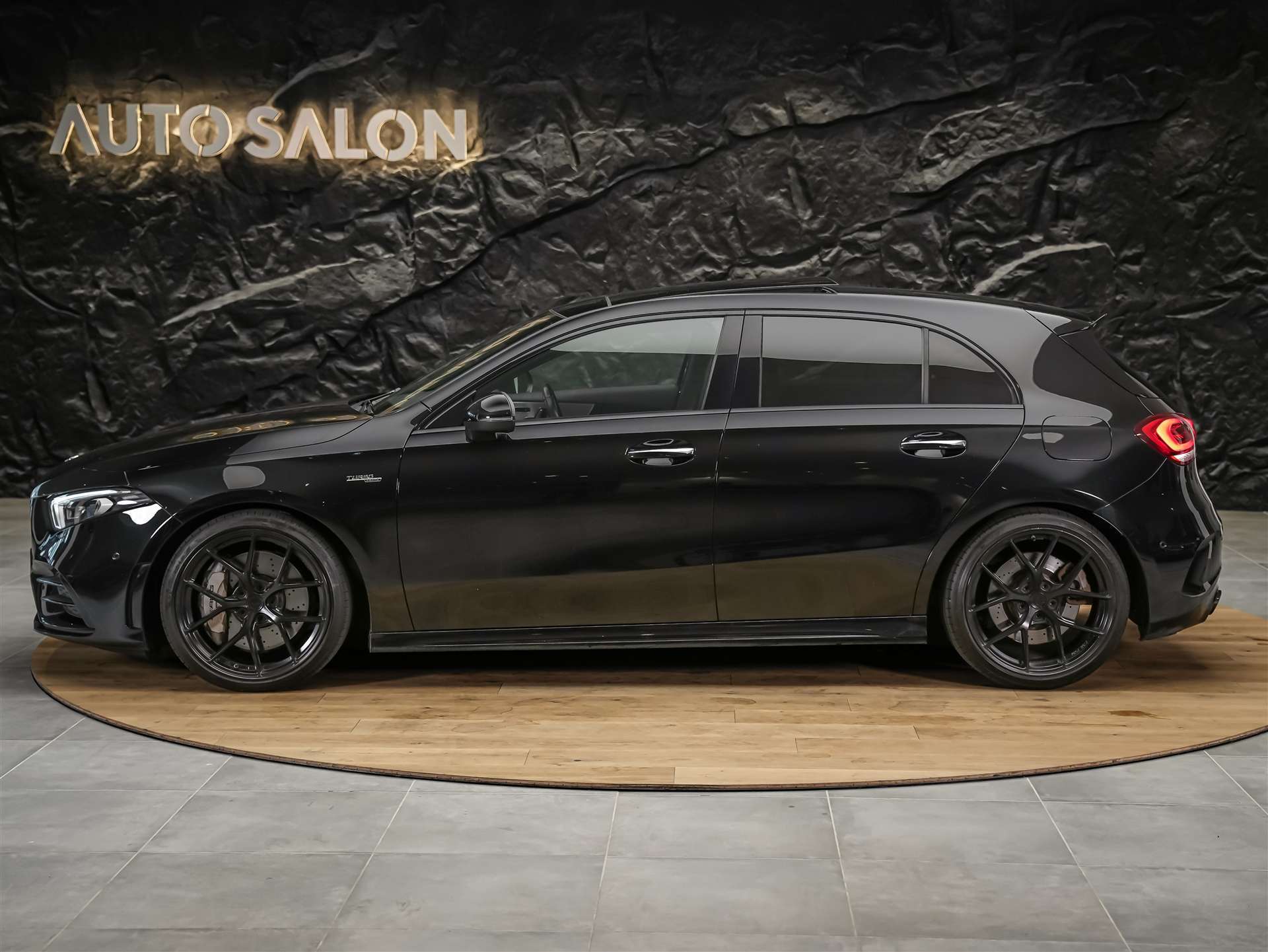 MERCEDES-BENZ A 35 AMG 4Matic Speedshift *CH -Fahrzeug*Panorama*Burmester*El. Sitze mit Memory*-showroom-element-1