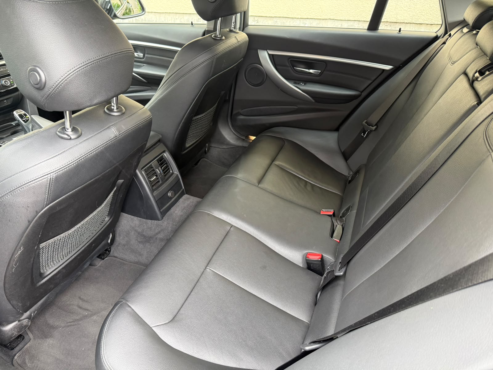 BMW 320d Touring Modern Line Steptronic-image-11