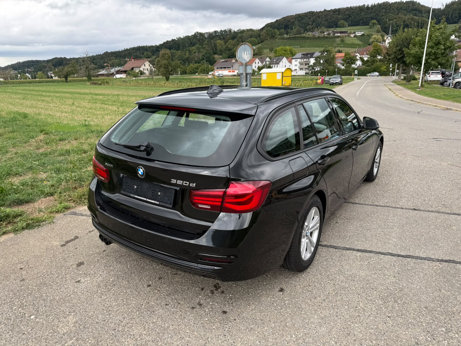 BMW 320d Touring Modern Line Steptronic-image-4