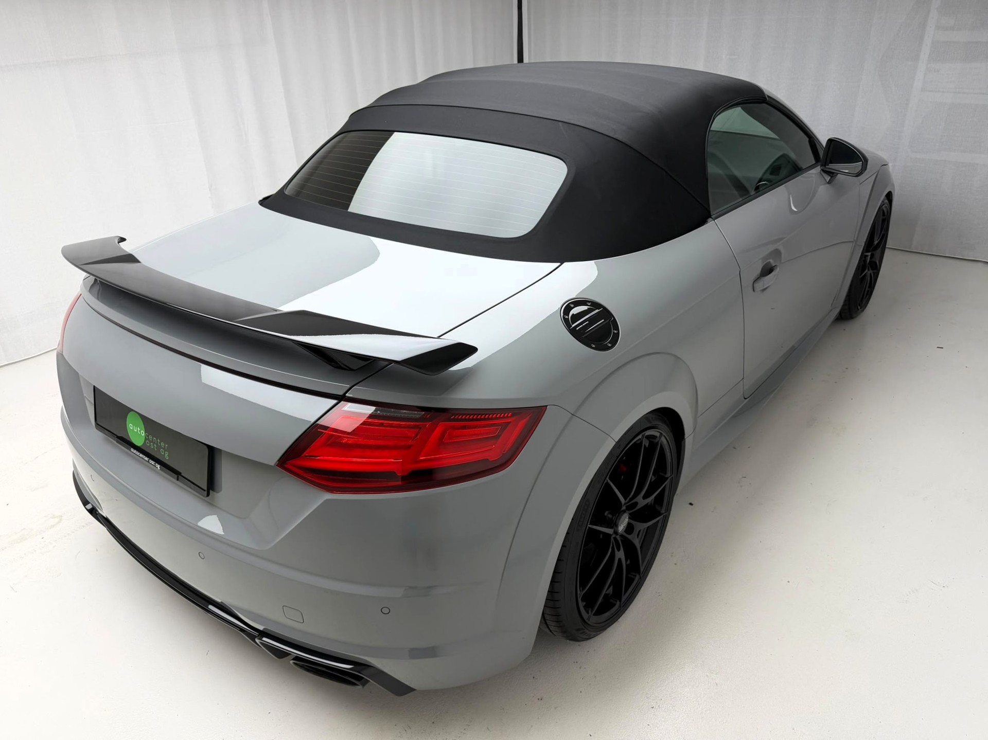AUDI TT RS Roadster 2.5 TFSI quattro S-tronic-image-5