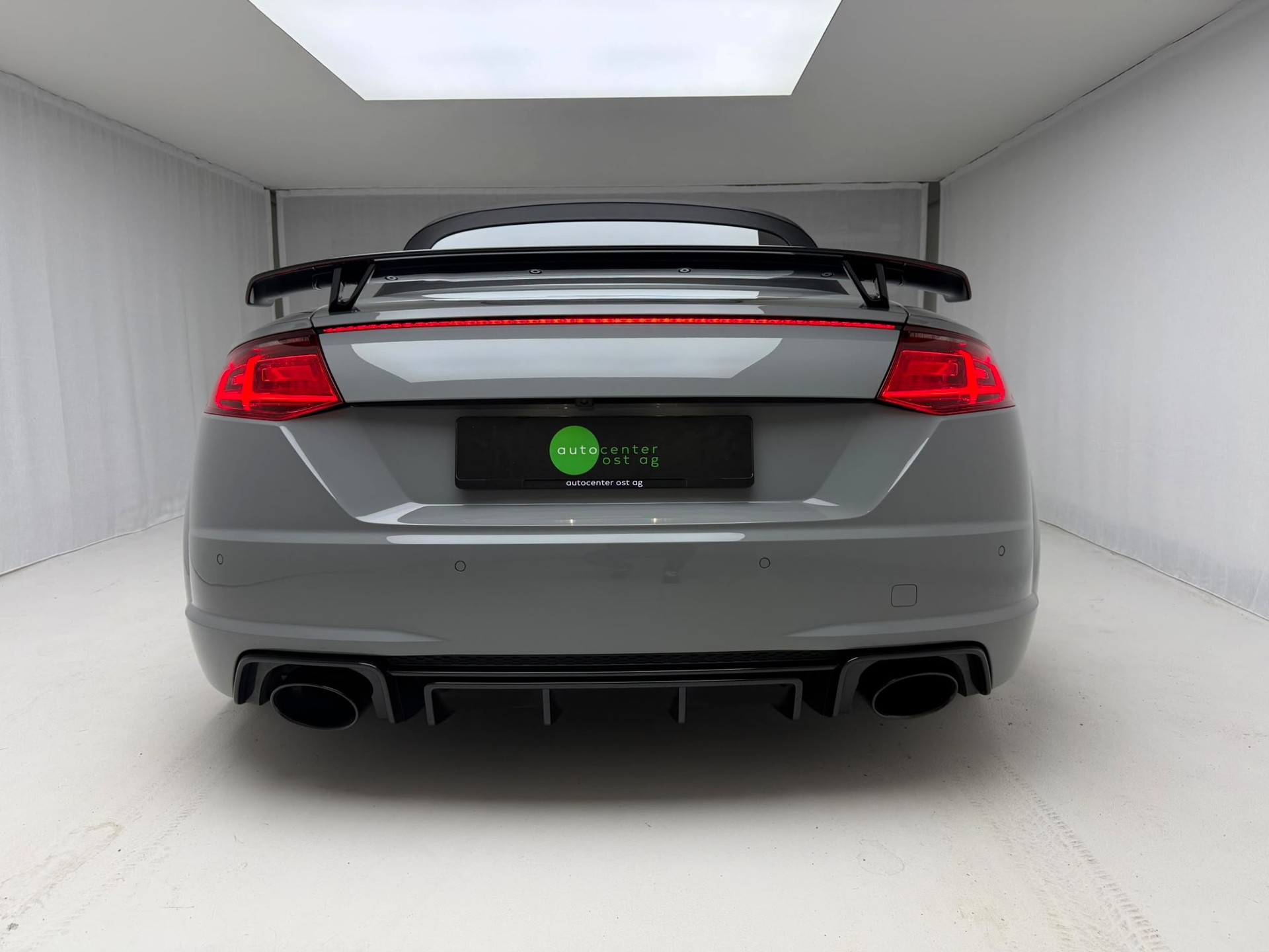 AUDI TT RS Roadster 2.5 TFSI quattro S-tronic-image-9