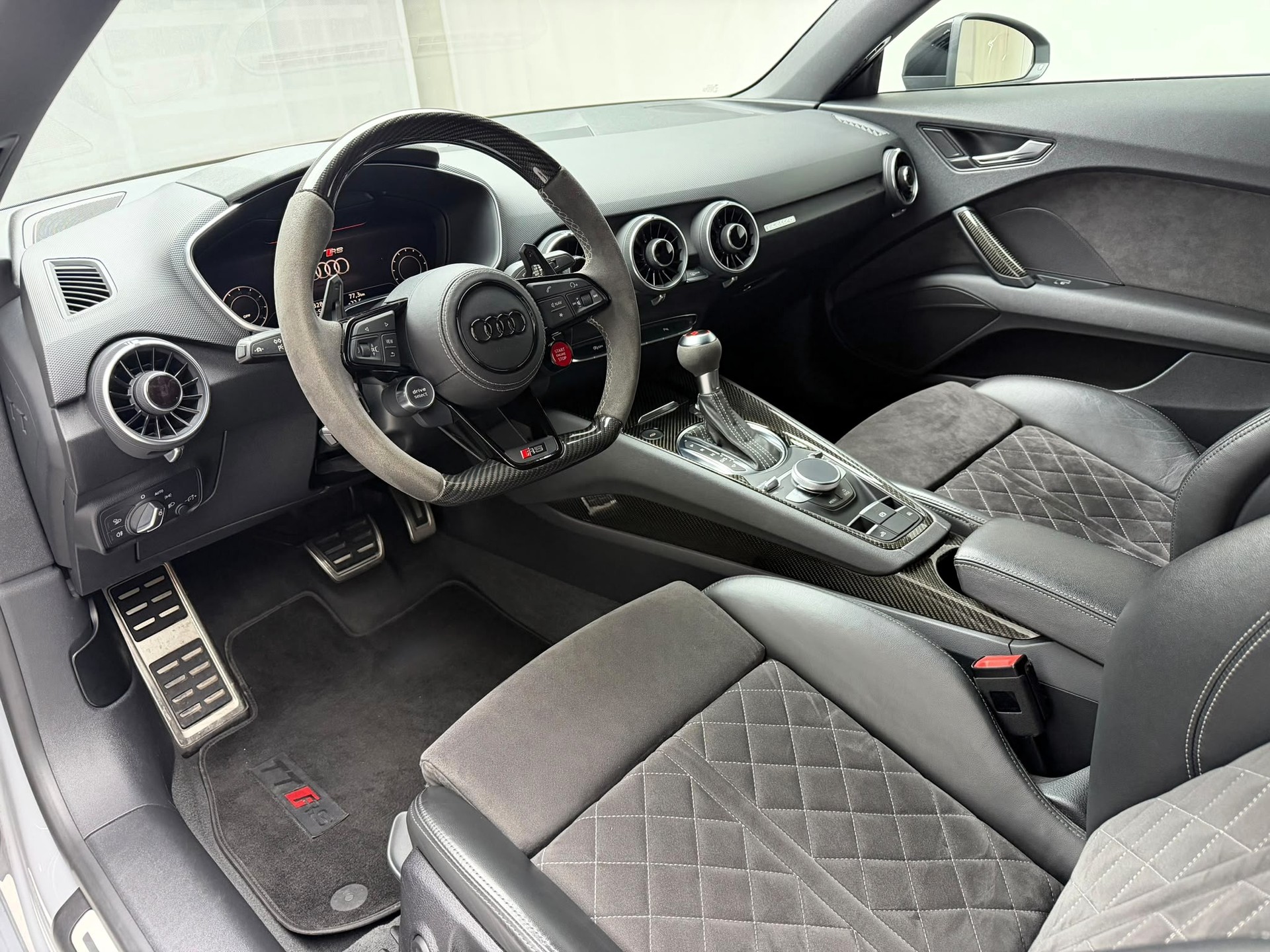 AUDI TT RS Roadster 2.5 TFSI quattro S-tronic-image-12