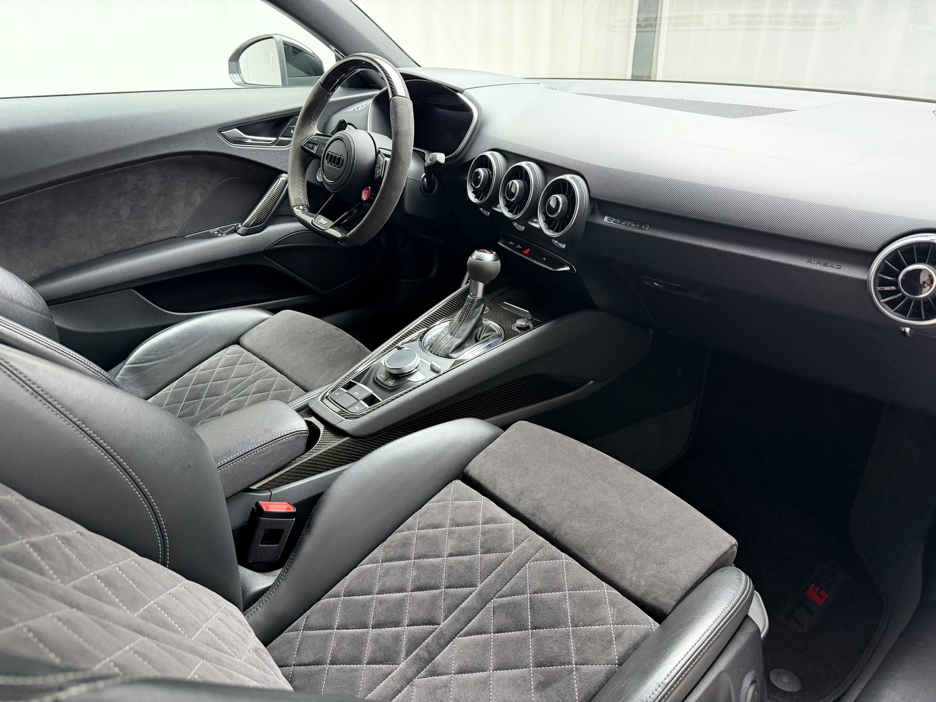 AUDI TT RS Roadster 2.5 TFSI quattro S-tronic-image-13