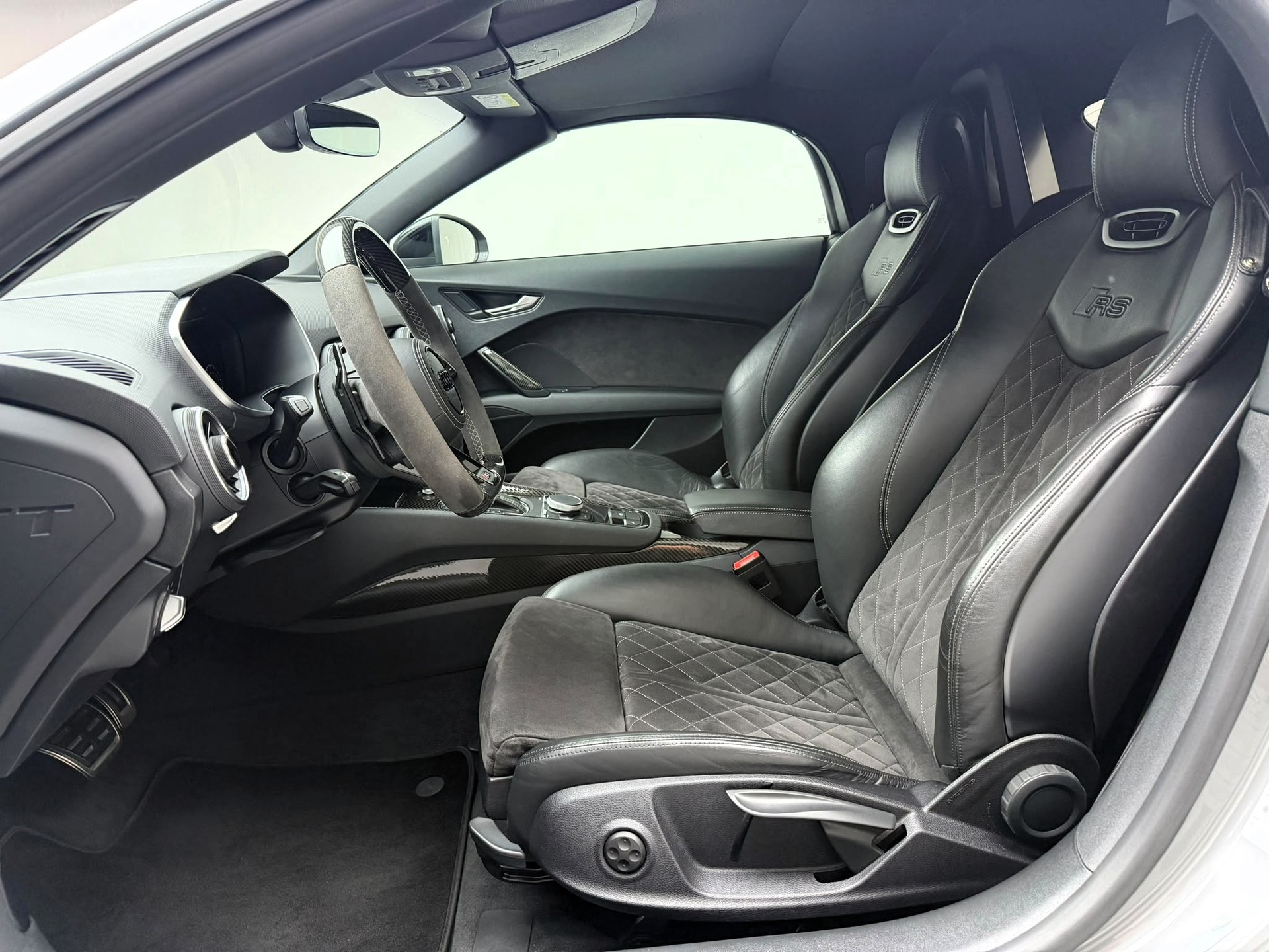 AUDI TT RS Roadster 2.5 TFSI quattro S-tronic-image-14