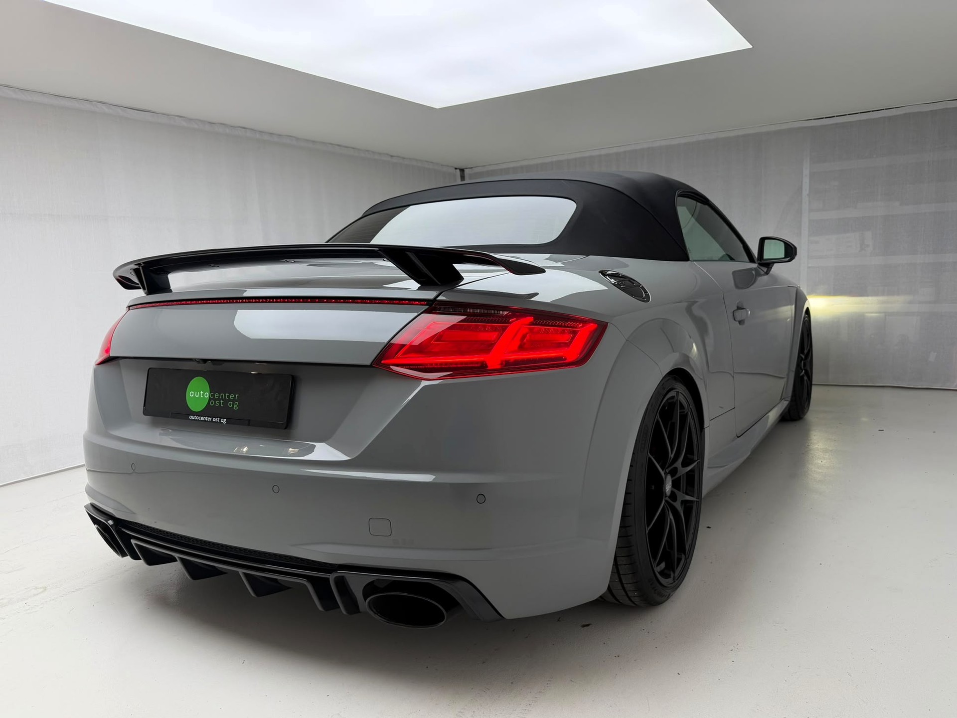 AUDI TT RS Roadster 2.5 TFSI quattro S-tronic-showroom-element-2