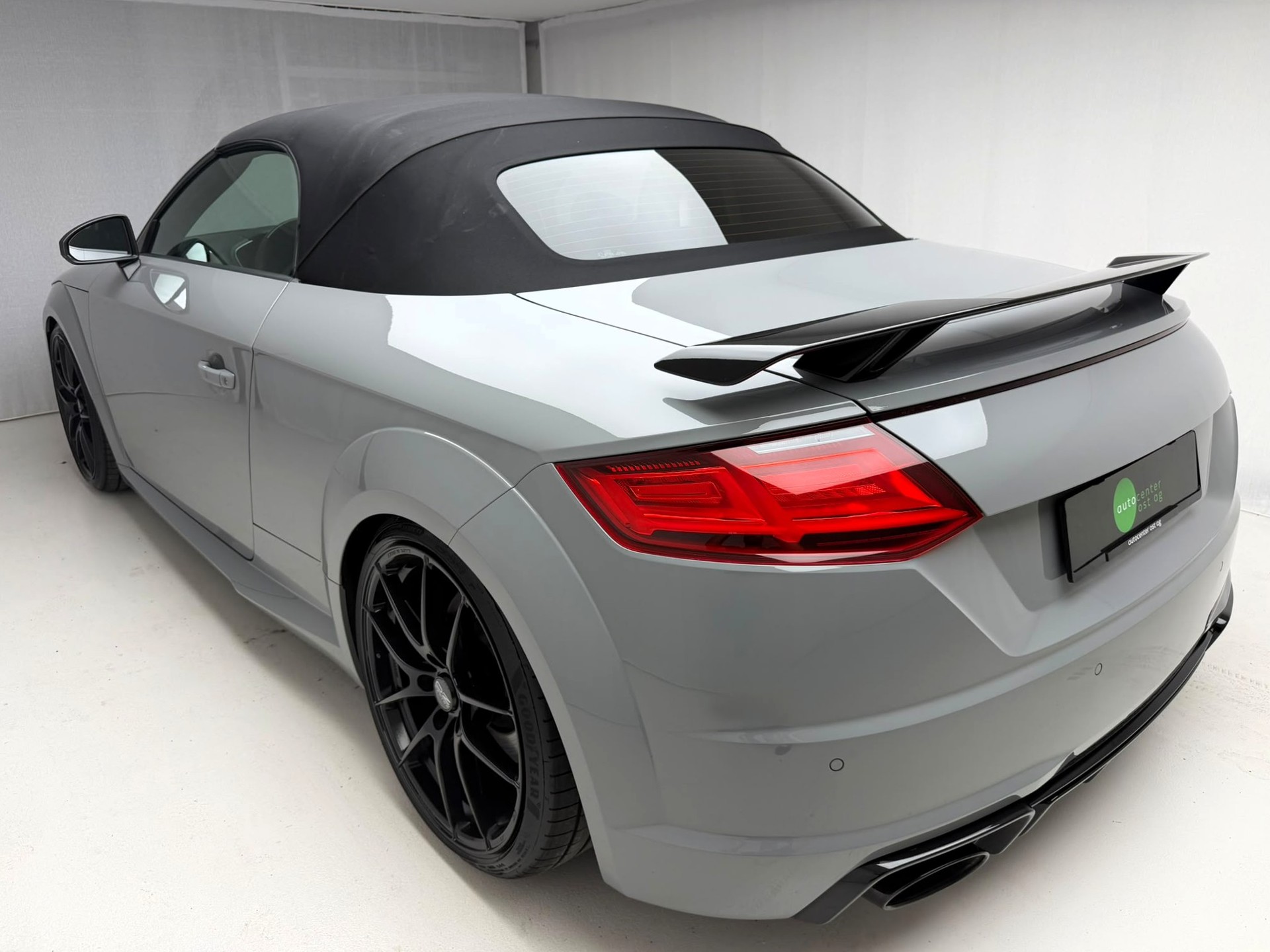AUDI TT RS Roadster 2.5 TFSI quattro S-tronic-image-10