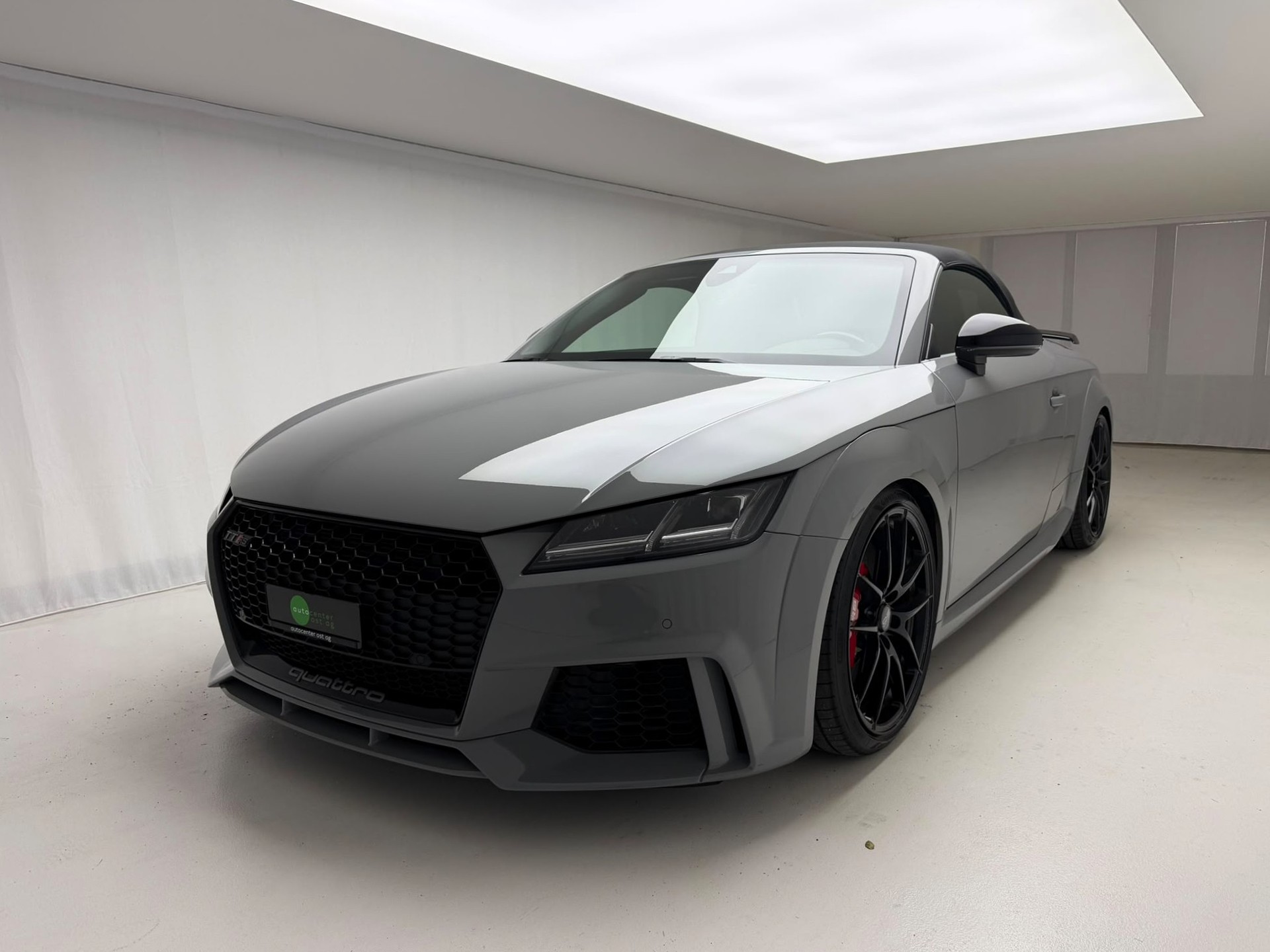 AUDI TT RS Roadster 2.5 TFSI quattro S-tronic-showroom-element-1