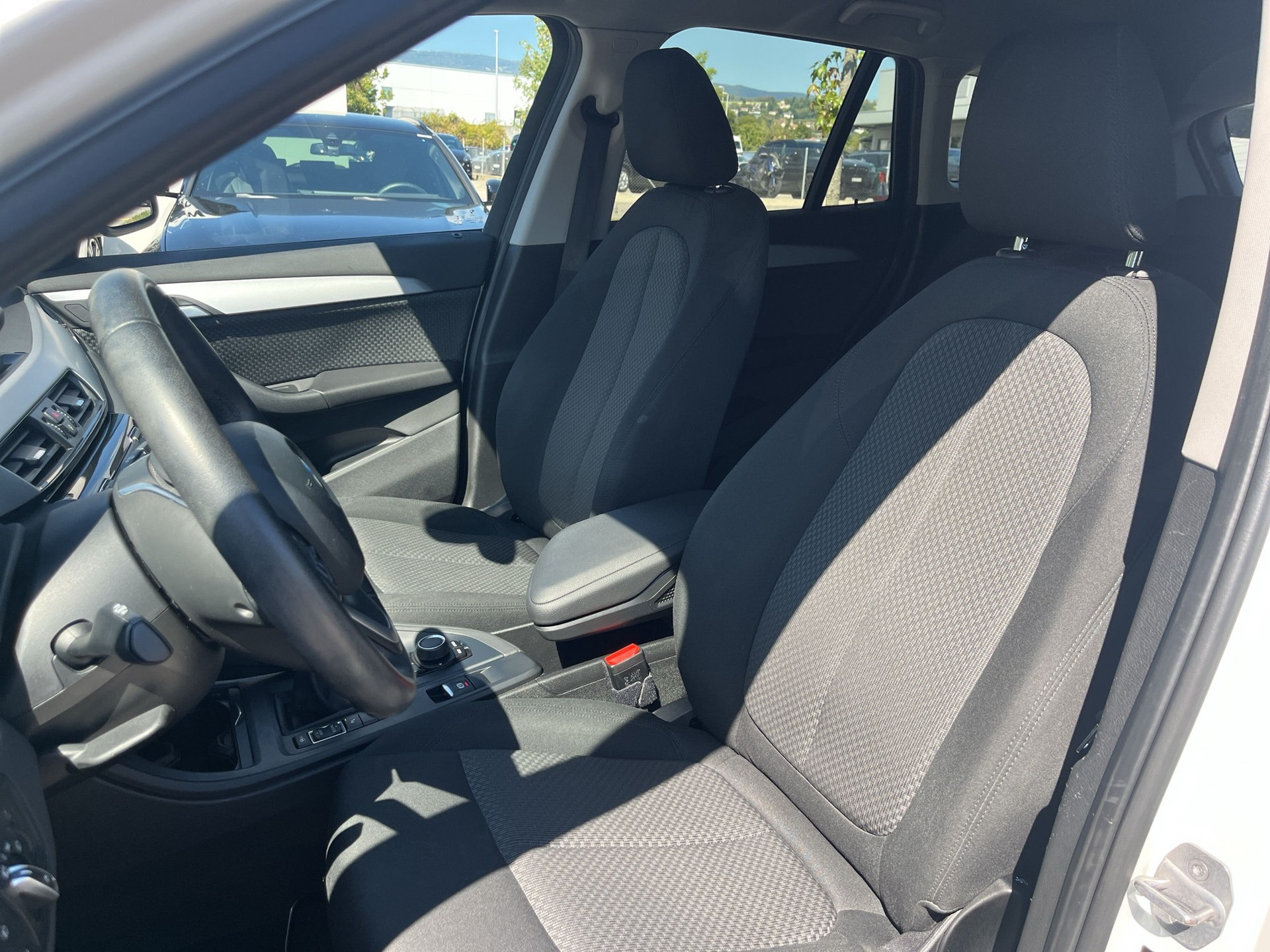BMW X1 sDrive 18i-image-9