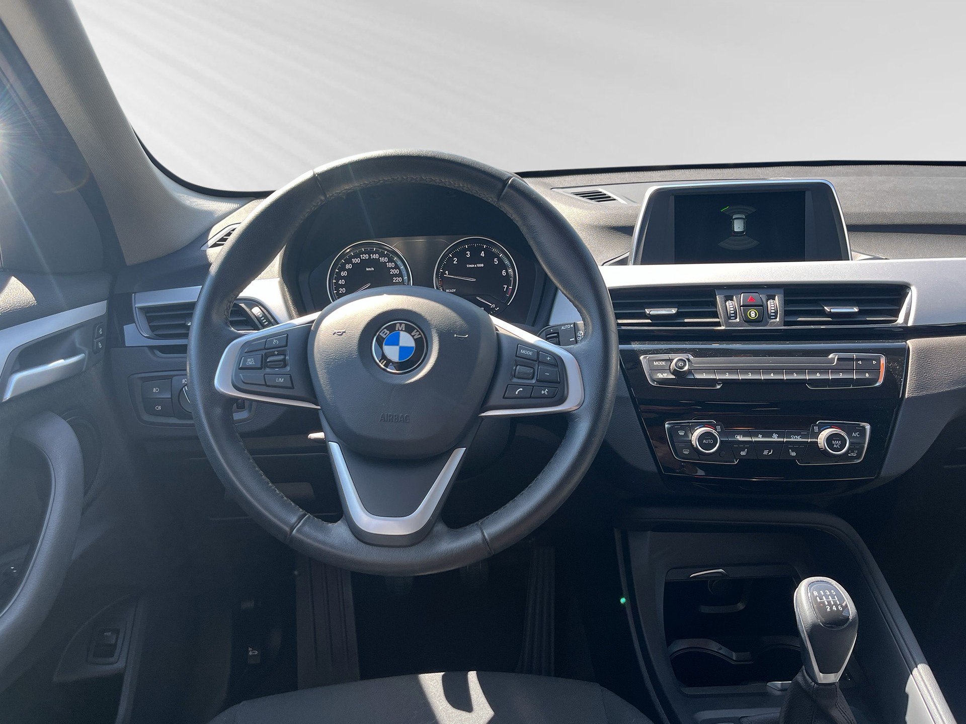 BMW X1 sDrive 18i-image-4
