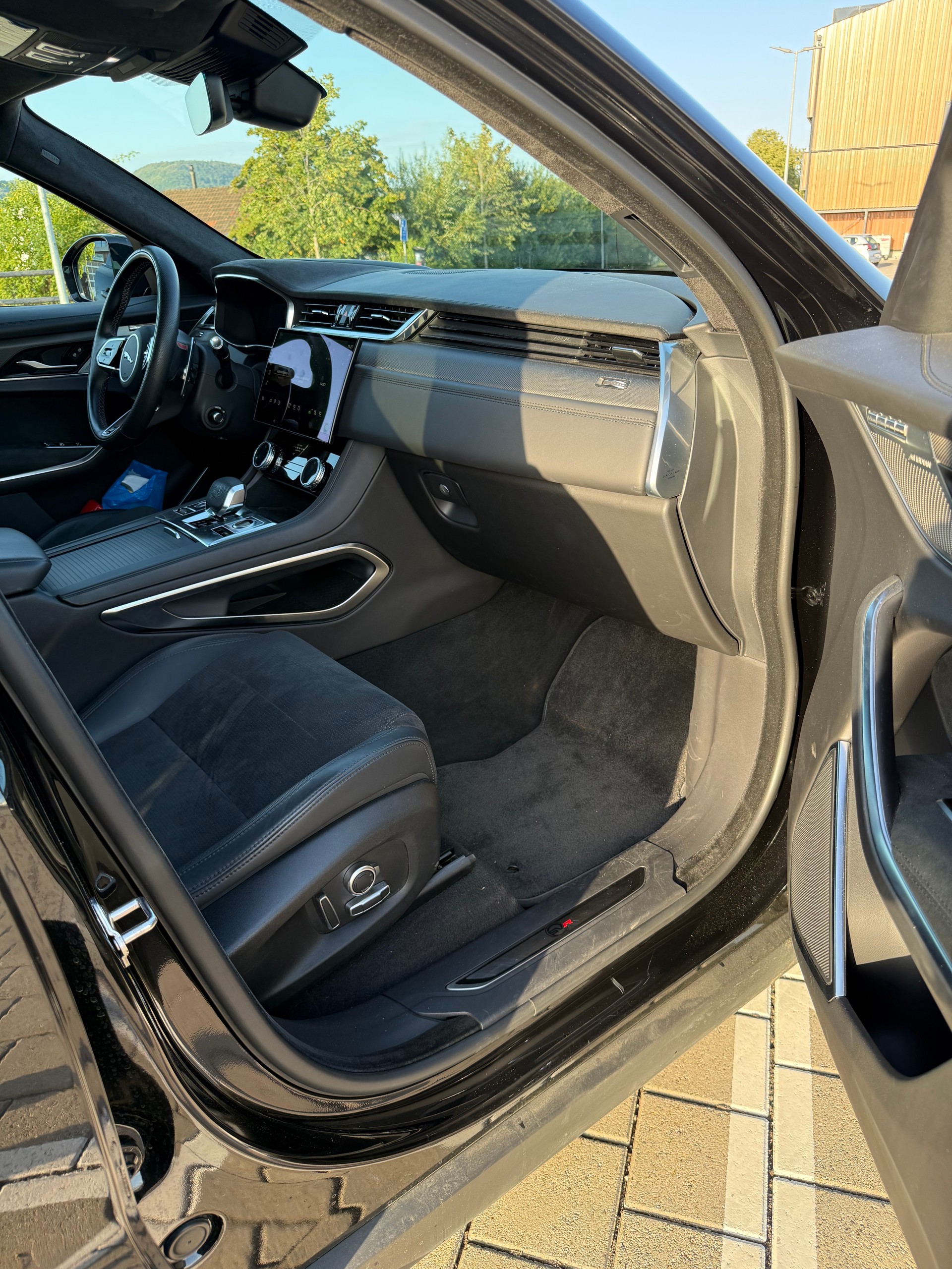 JAGUAR 5.0 V8 SVR AWD-image-2